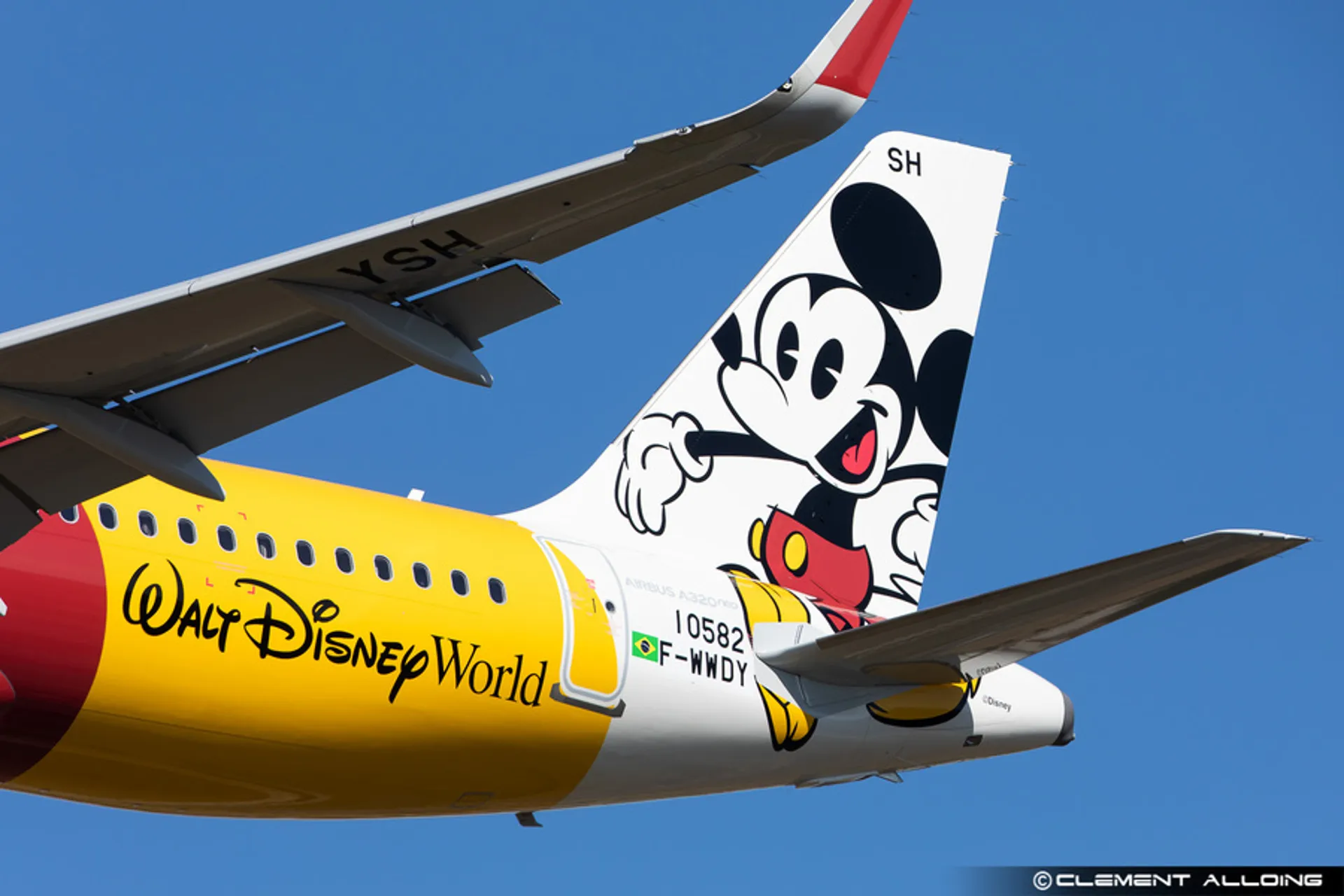 Azul pinta aviones con imágenes de Disney en búsqueda de sinergias