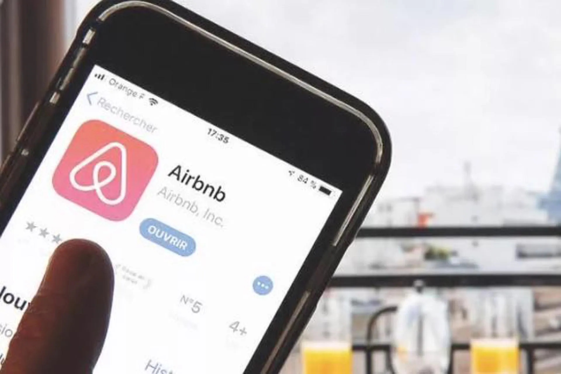 Airbnb anunció que se prepara para aceptar pagos en criptomonedas