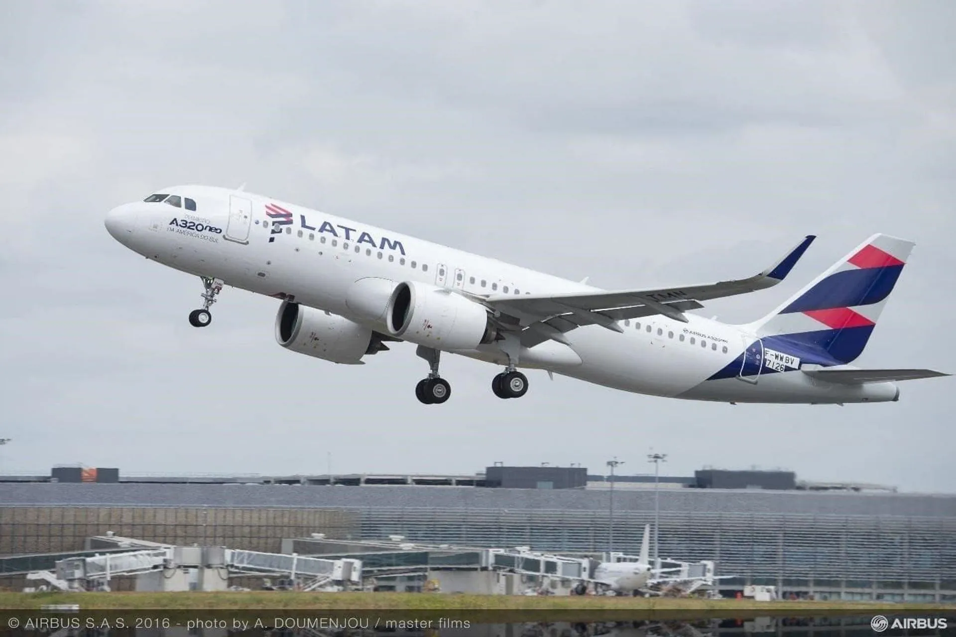 LATAM lanza sus vuelos entre Lima y Londres LATAM lanza sus vuelos entre Lima y Londres