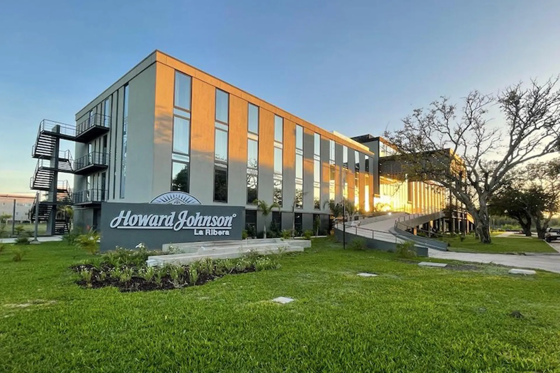 Howard Johnson inauguró su primer hotel en el Chaco