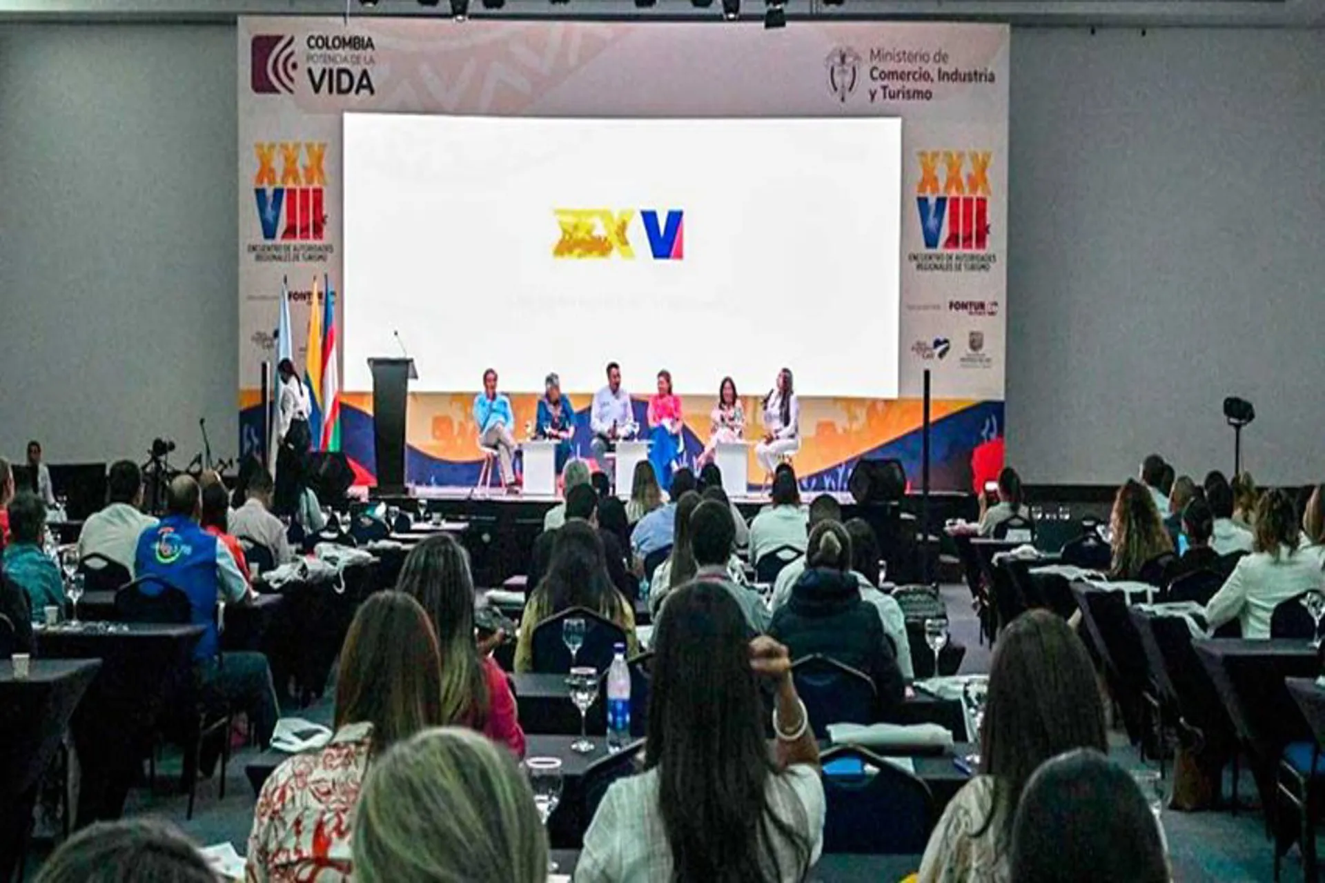 1er año Gob. de Colombia: 3.2 millones de visitantes no residentes 1er año Gob. de Colombia: 3.2 millones de visitantes no residentes