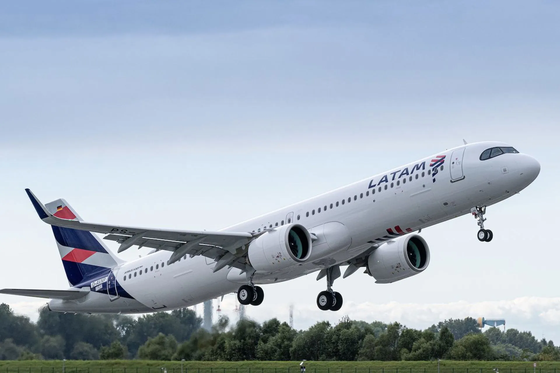 LATAM recibe su 1er A321neo y suma un pedido adicional de 13 aviones LATAM recibe su 1er A321neo y suma un pedido adicional de 13 aviones