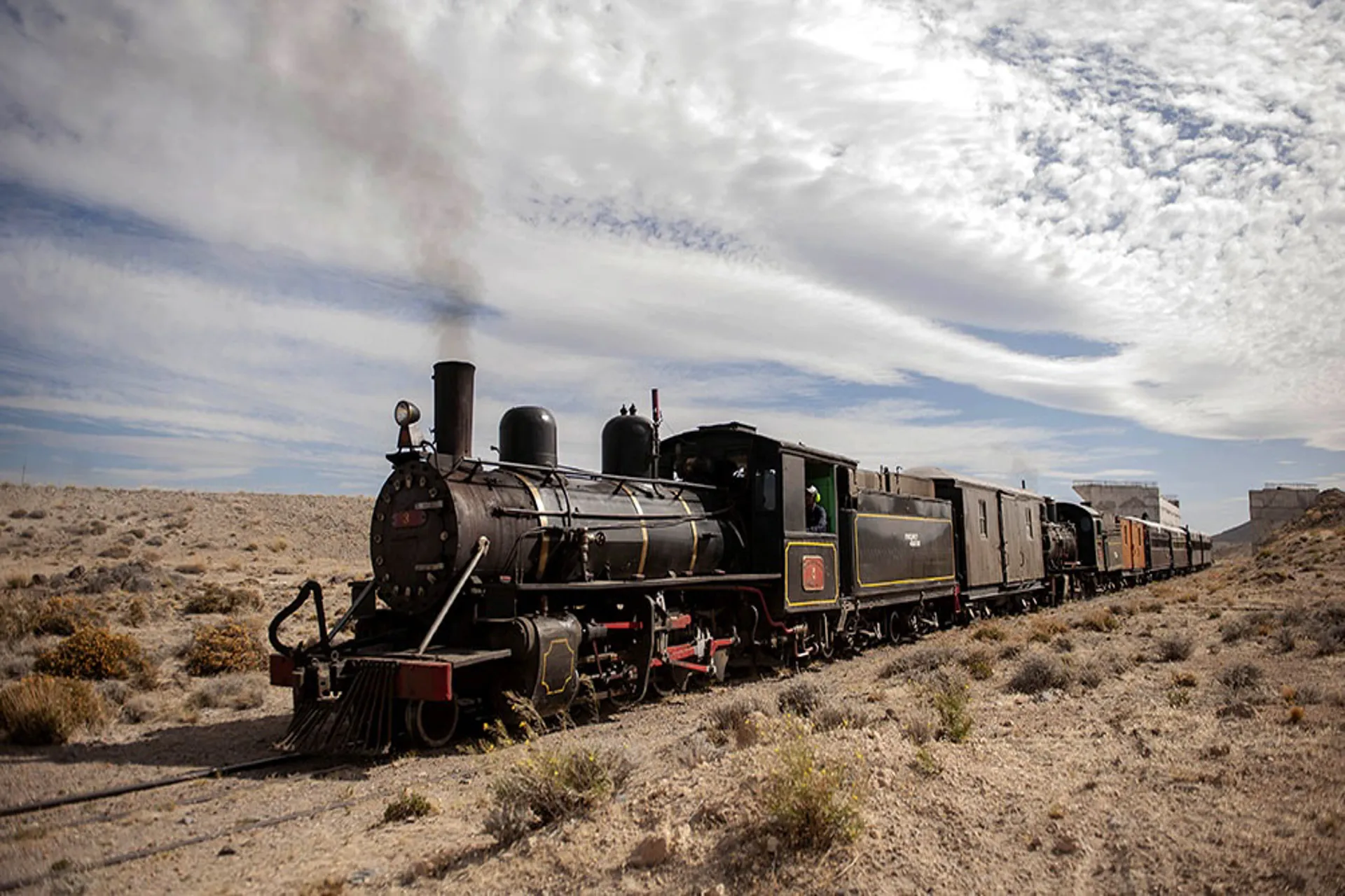 La Trochita vuelve a surcar la estepa patagónica