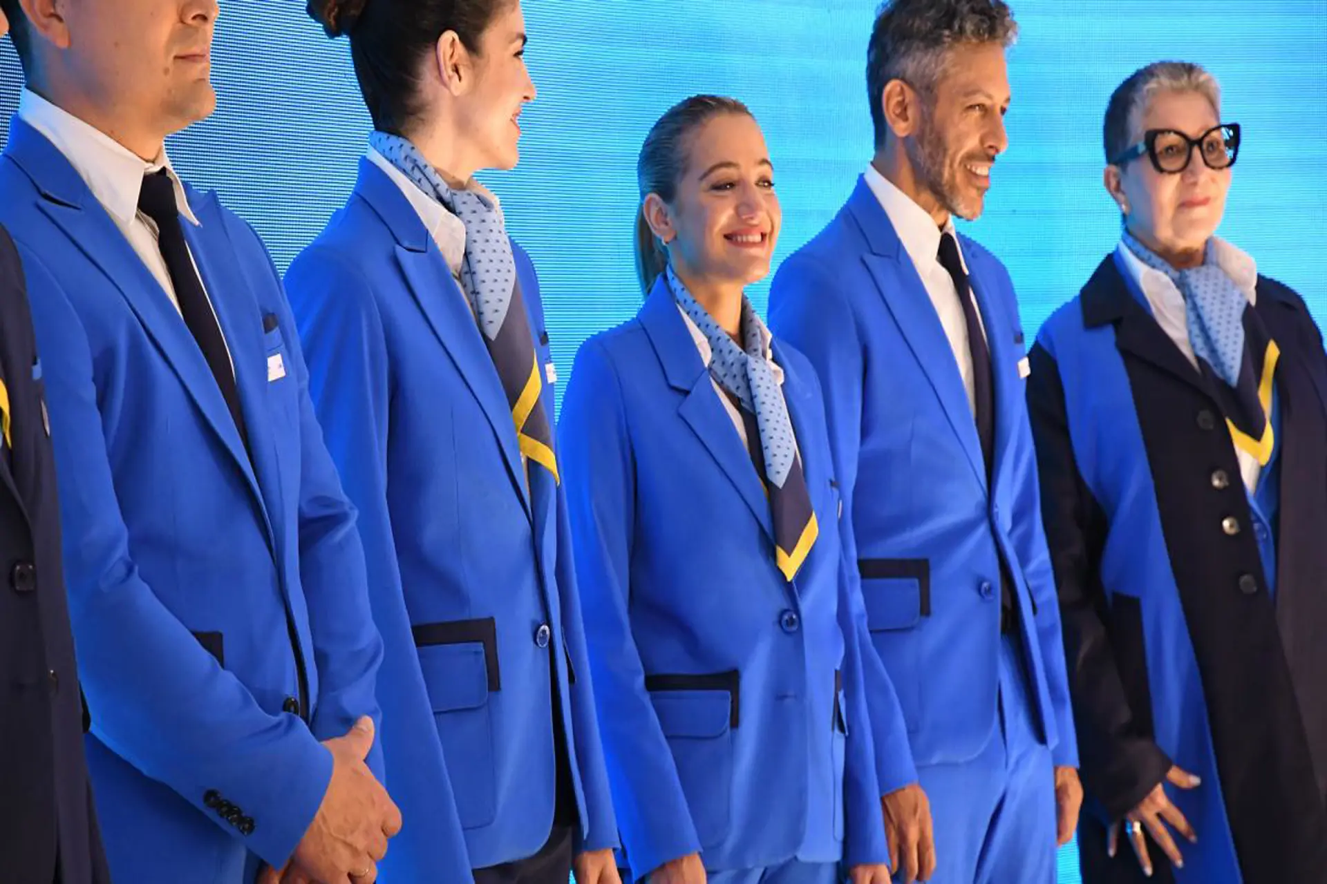 Aerolíneas presentó nuevos uniformes con diseño mas cómodo Aerolíneas presentó nuevos uniformes con diseño mas cómodo