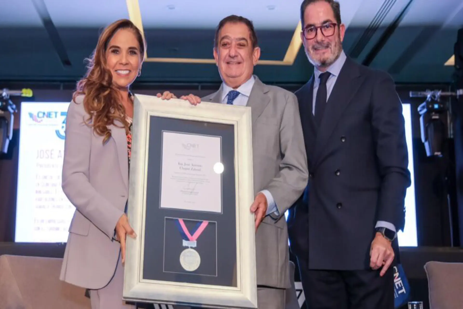 Mexico: CNET reconoce a José Chapur por su Liderazgo Turístico