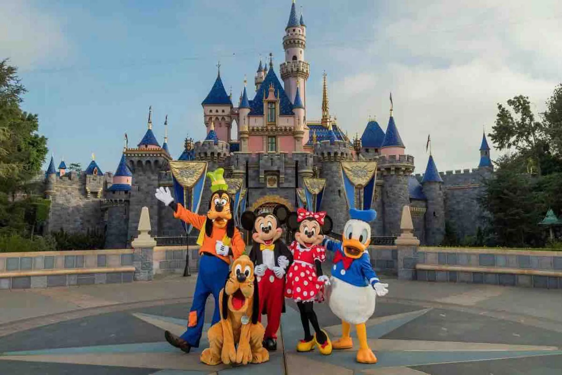 Disneyland será un centro de vacunación masiva en California