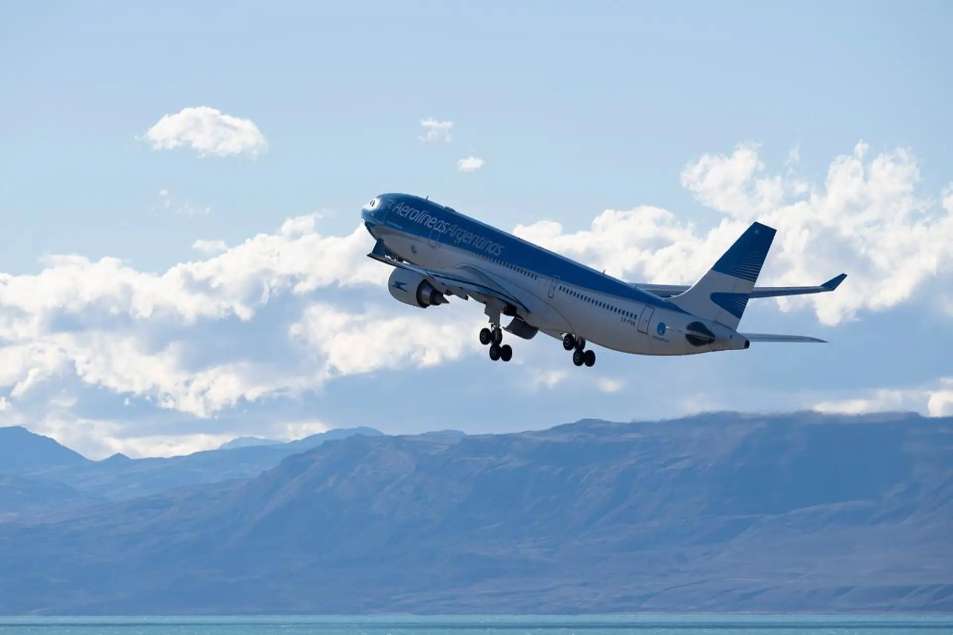 Noviembre tuvo mas de 2,6 millones de viajeros en avión en Argentina Noviembre tuvo mas de 2,6 millones de viajeros en avión en Argentina