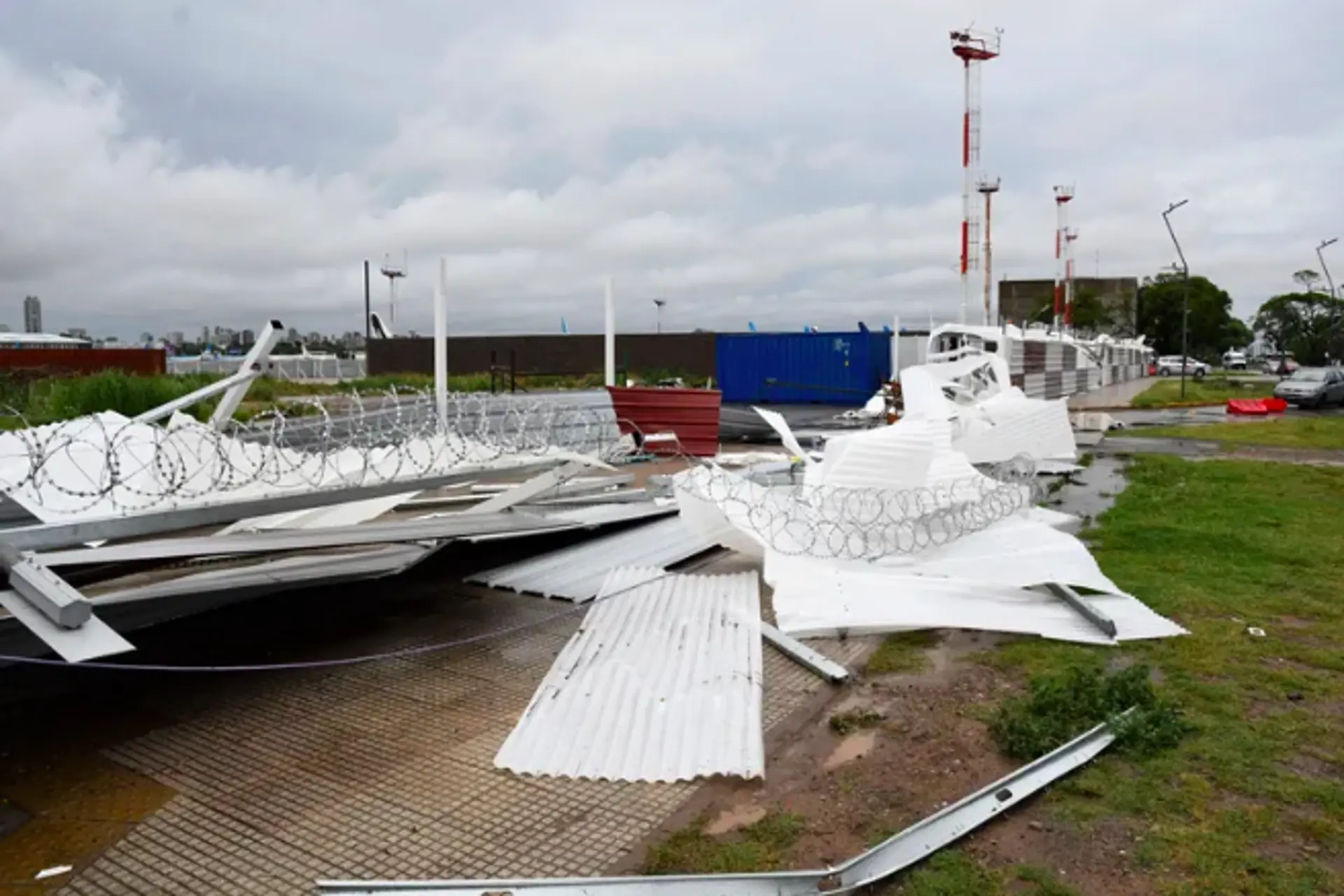 Temporal en Argentina produjo roturas de aviones y retrasos de vuelos Temporal en Argentina produjo roturas de aviones y retrasos de vuelos