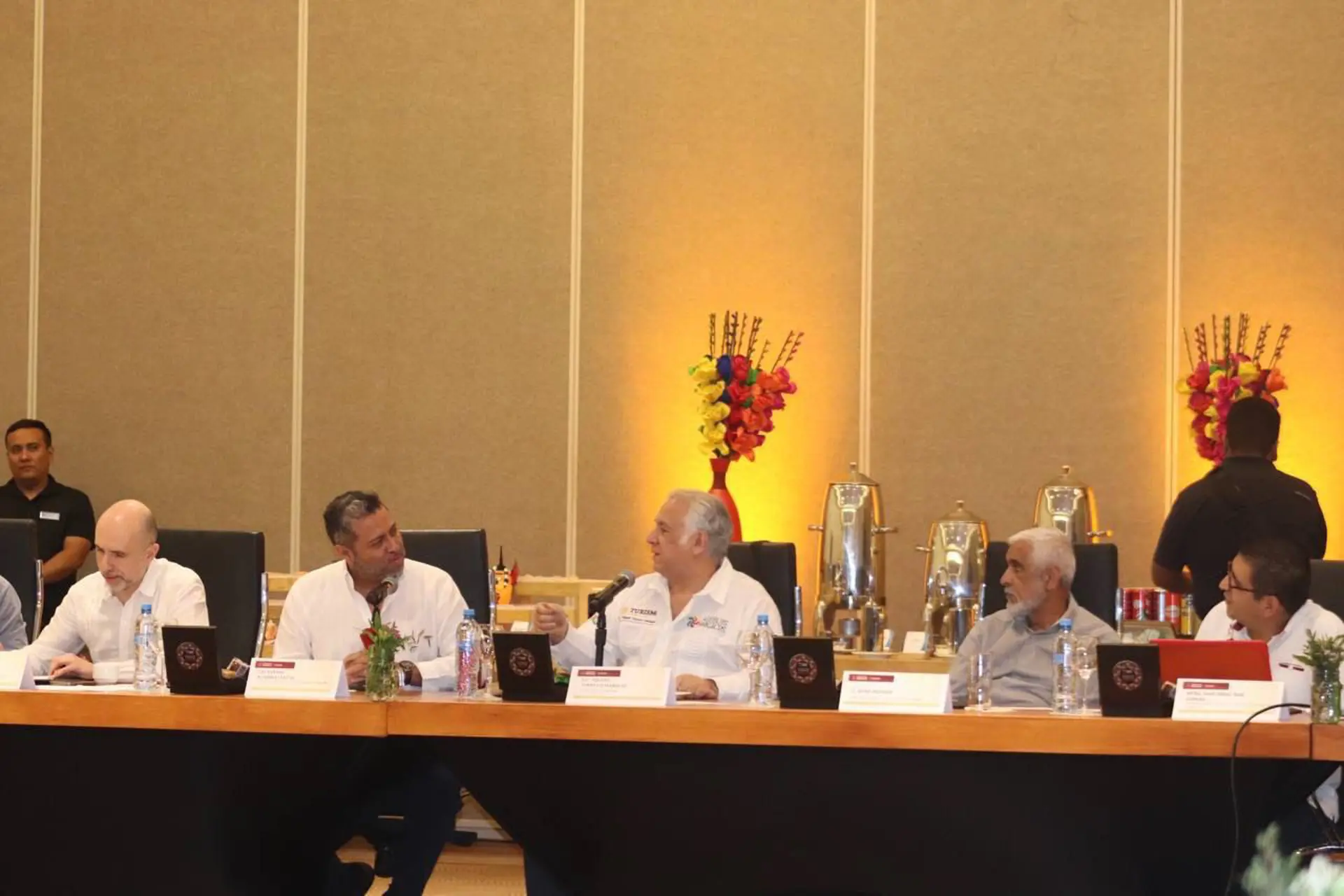 Reactivación de Acapulco avanza trabajando gobierno y sector privado Reactivación de Acapulco avanza trabajando gobierno y sector privado