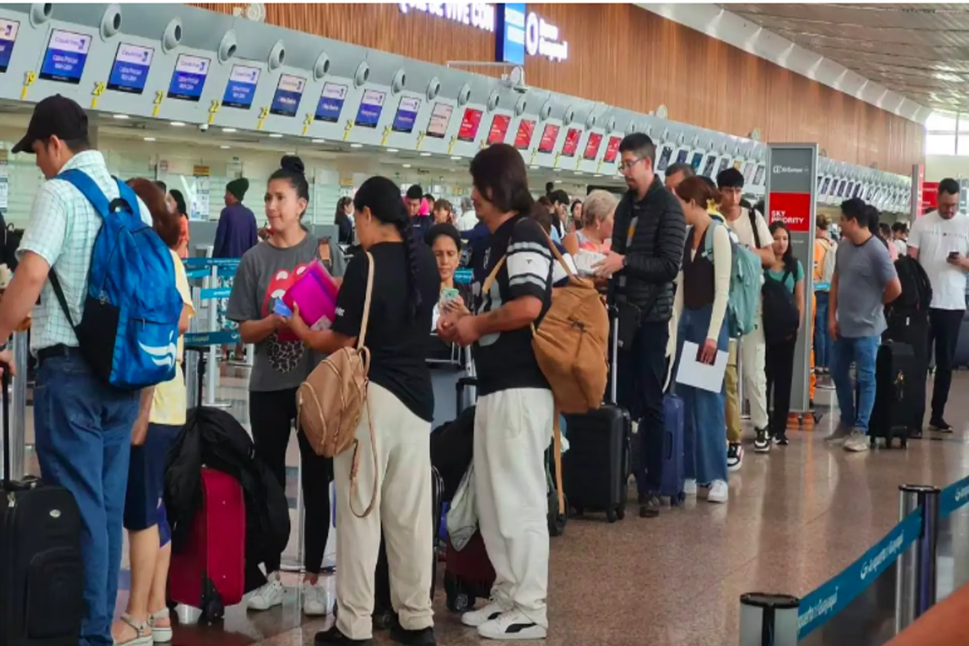 Los disturbios en Ecuador provocan cancelaciones de viajes