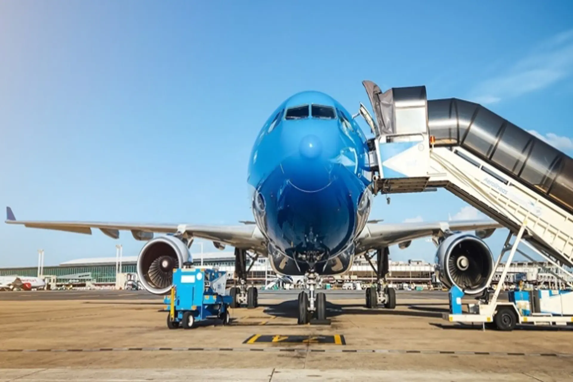 Argentina: sector aéreo convoca un paro de 24 horas para el miércoles