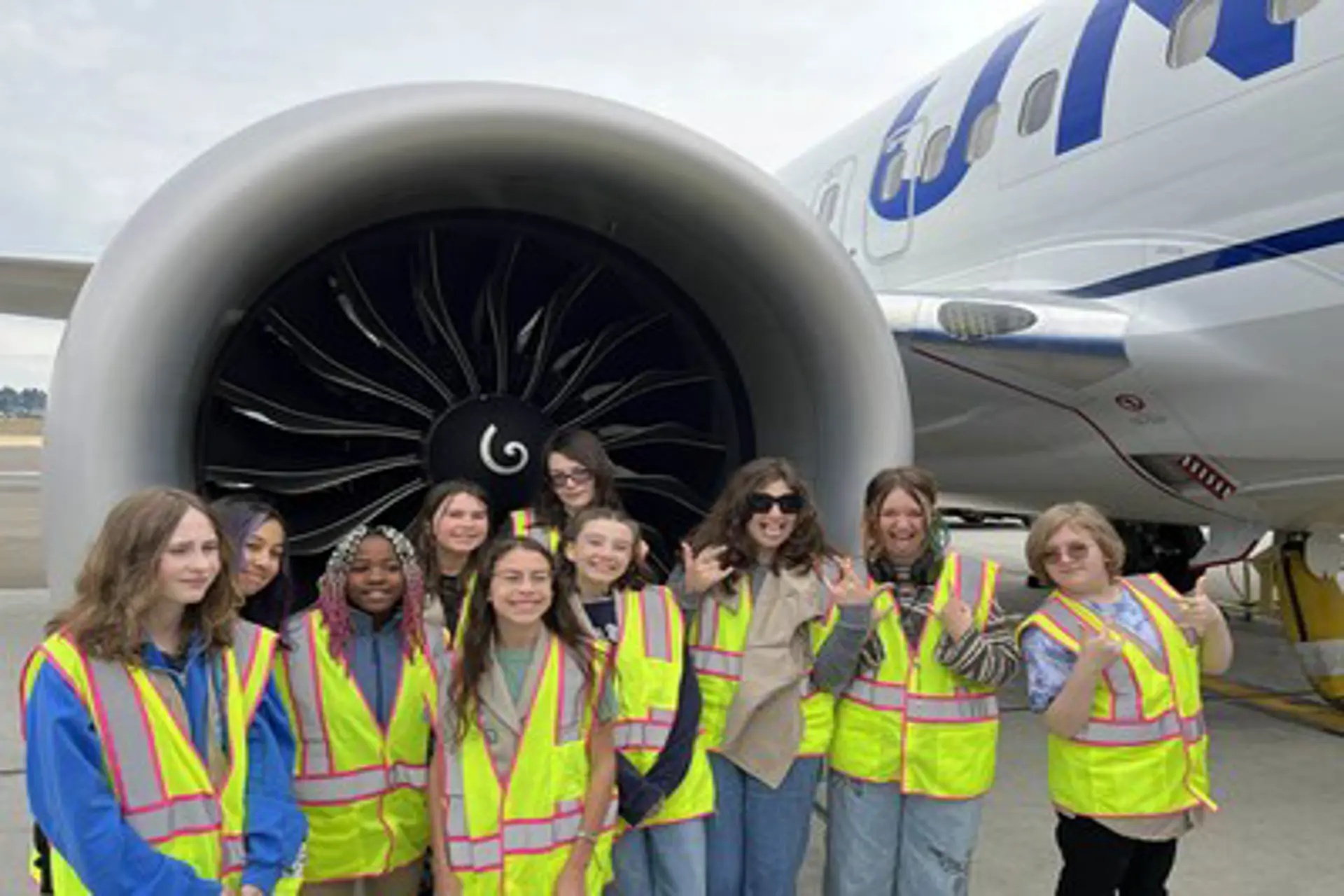  United recauda millas para Girls Scouts of the USA