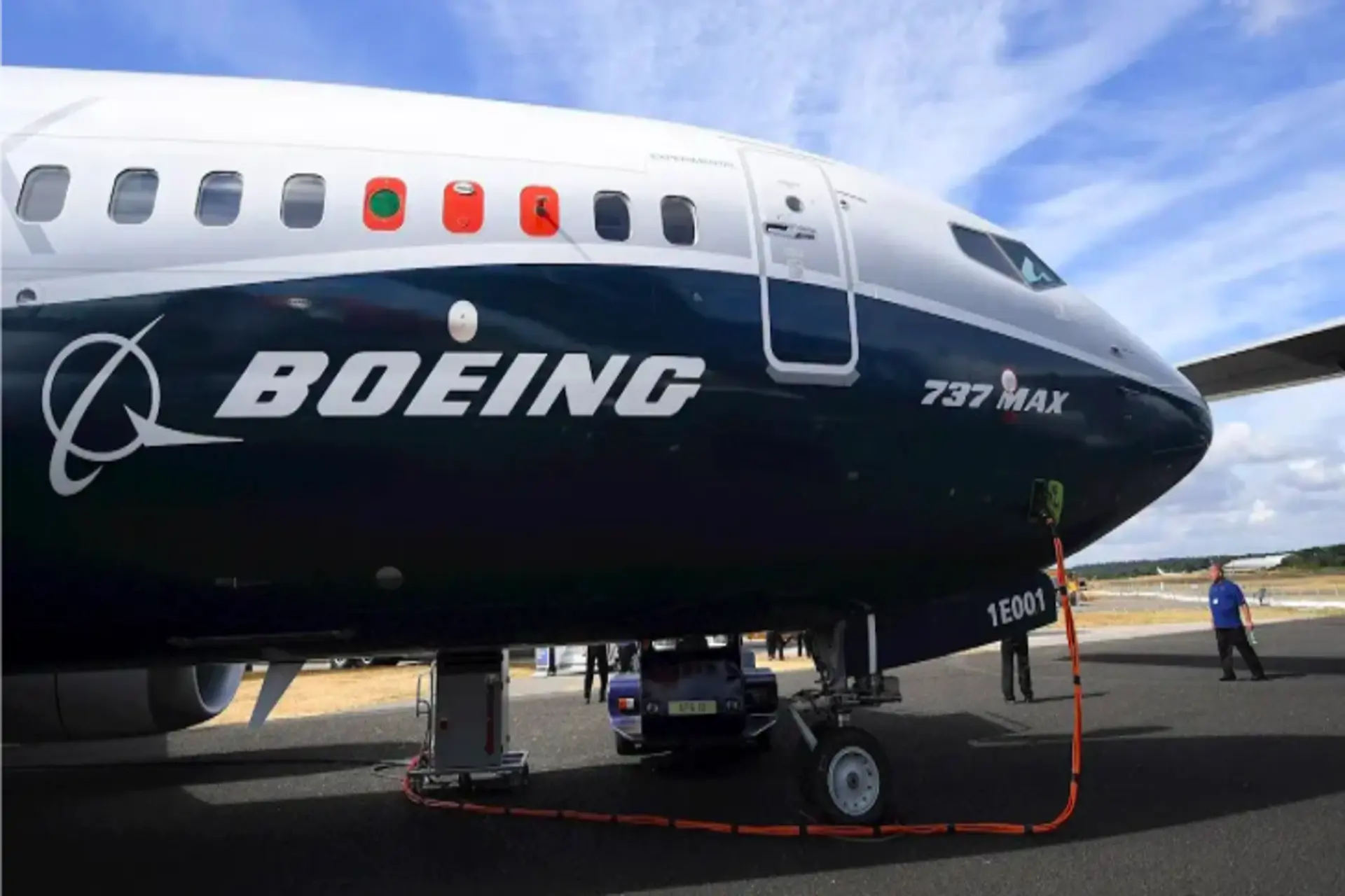 El CEO de Boeing renuncia en plena crisis de seguridad de aviones