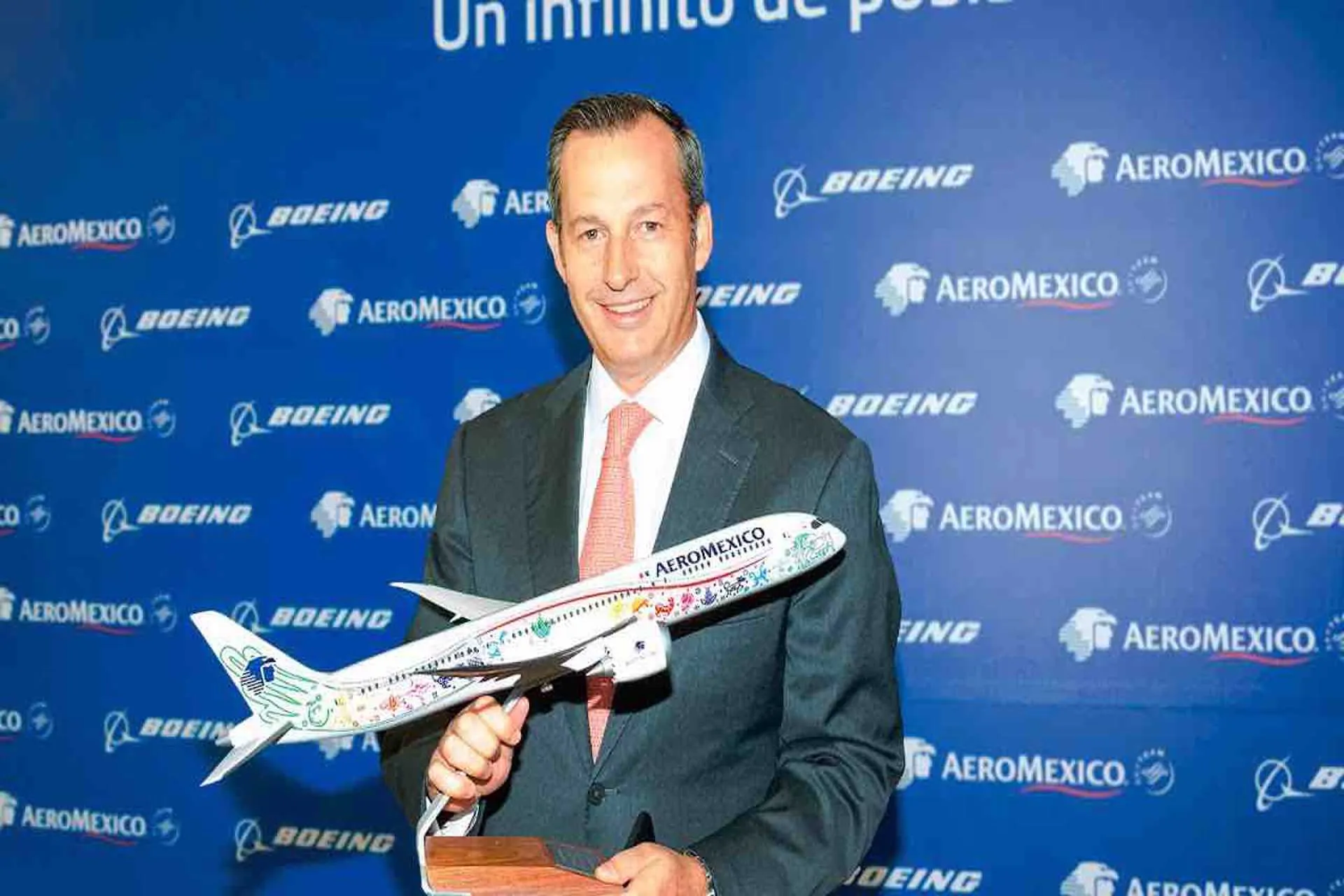 Aeromexico acordo con los sindicatos y puede seguir volando