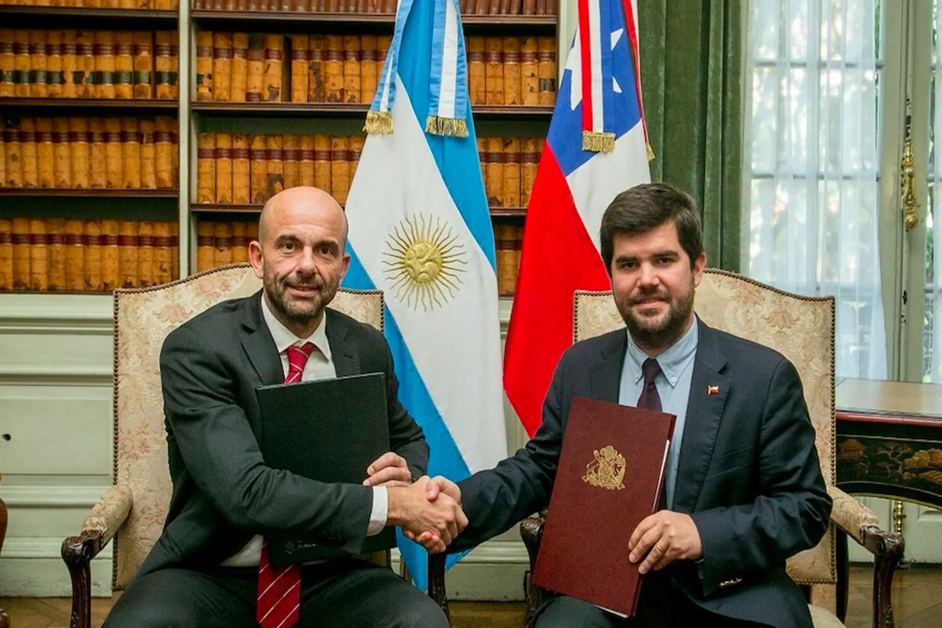 Argentina: pilotos rechazan el acuerdo de cielos abiertos con Chile
