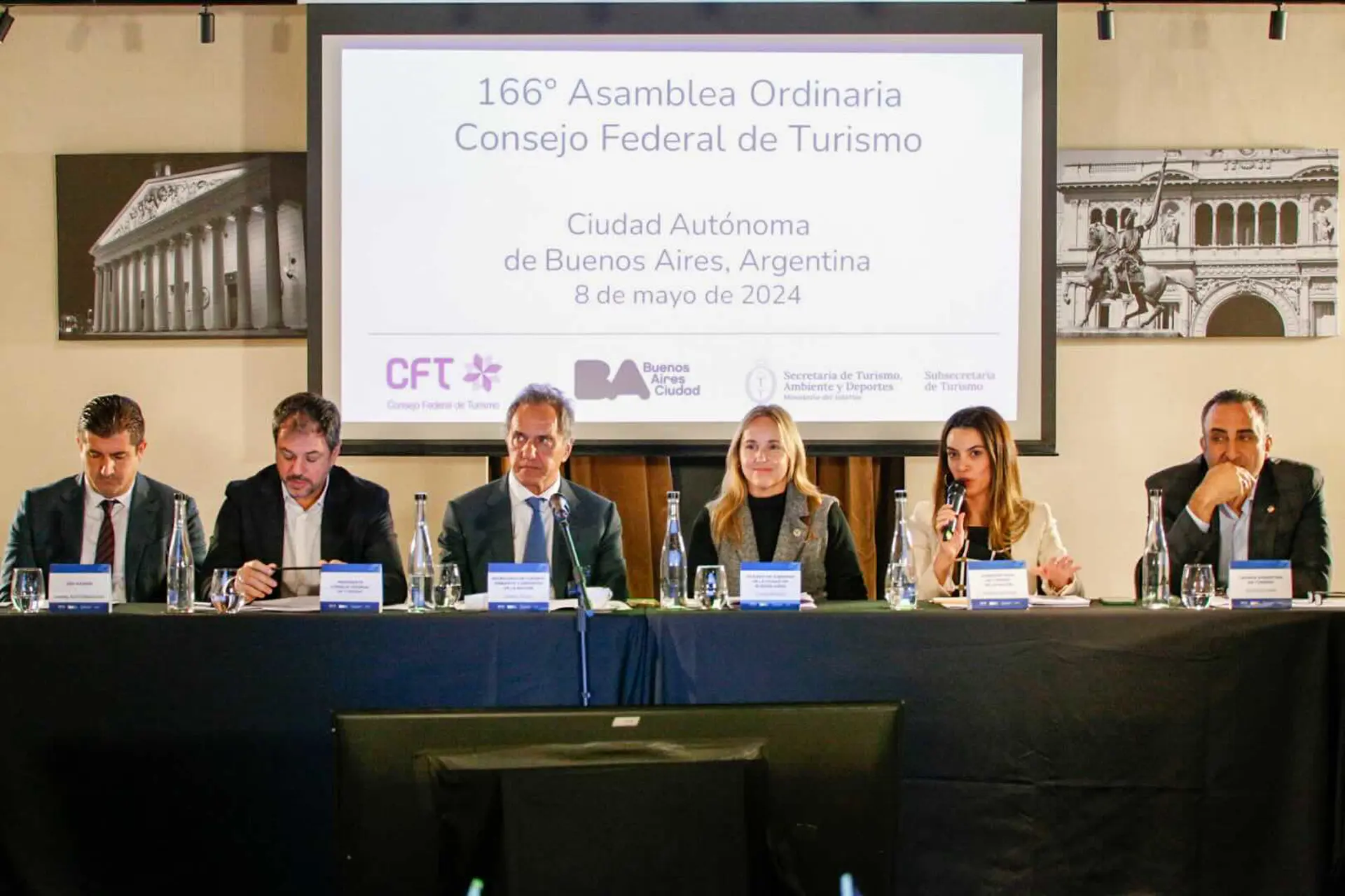 Apoyo del gobierno en la Asamblea del Consejo Federal de Turismo   