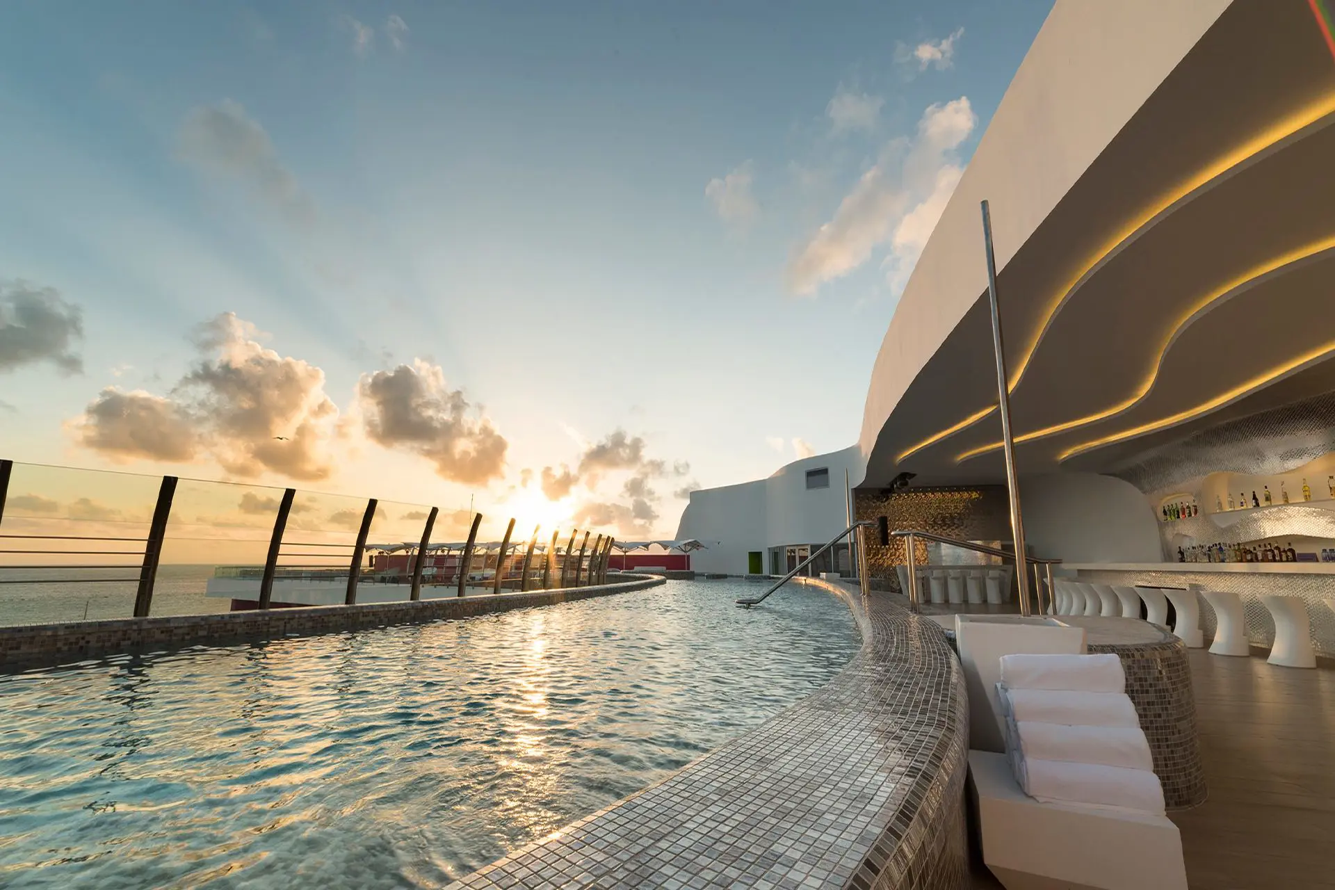 Temptation Cancun: llega "Sunset to Sunrise Party Crawl Golden edition" 