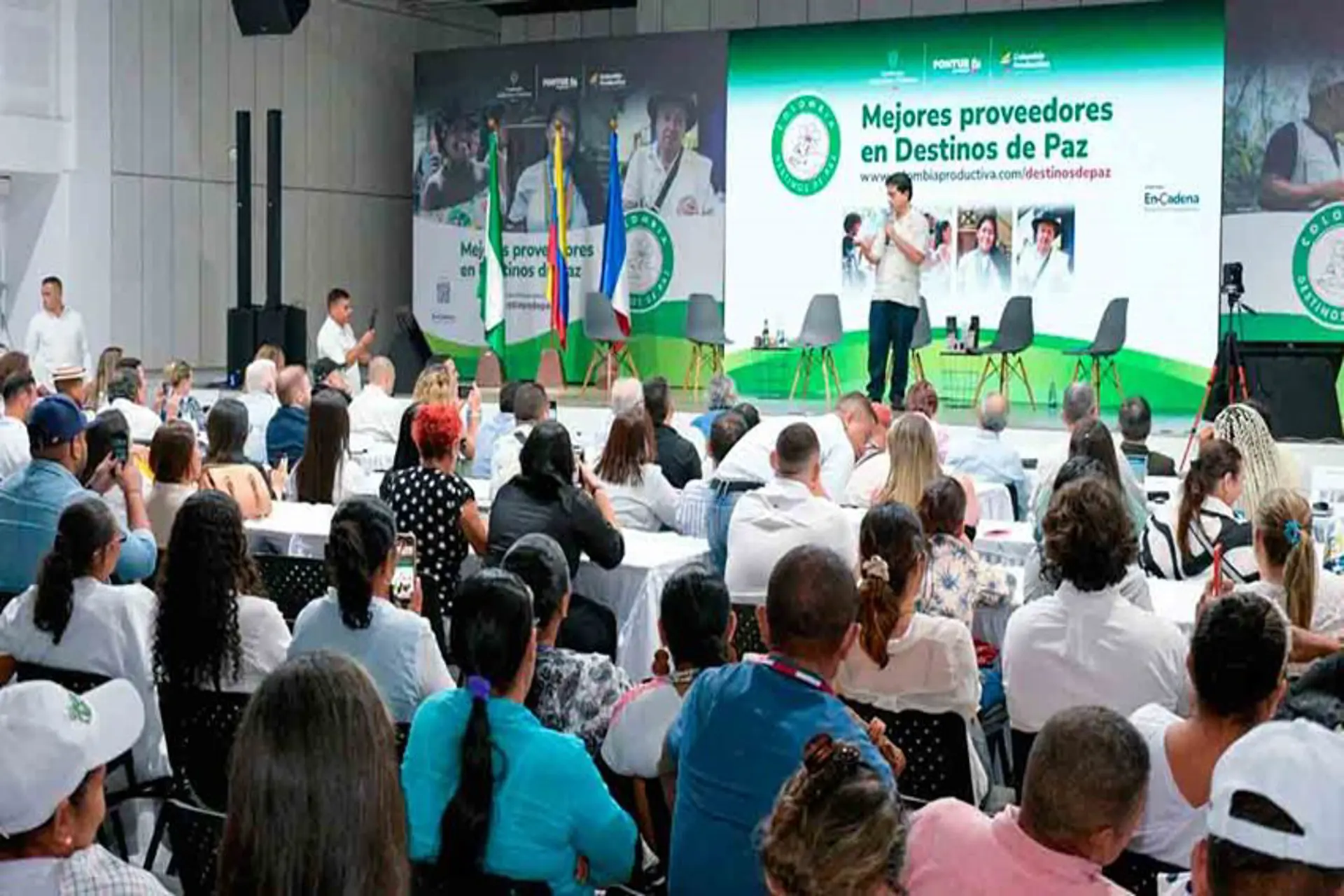 Colombia: programa para que 460 actores de paz sean proveedores