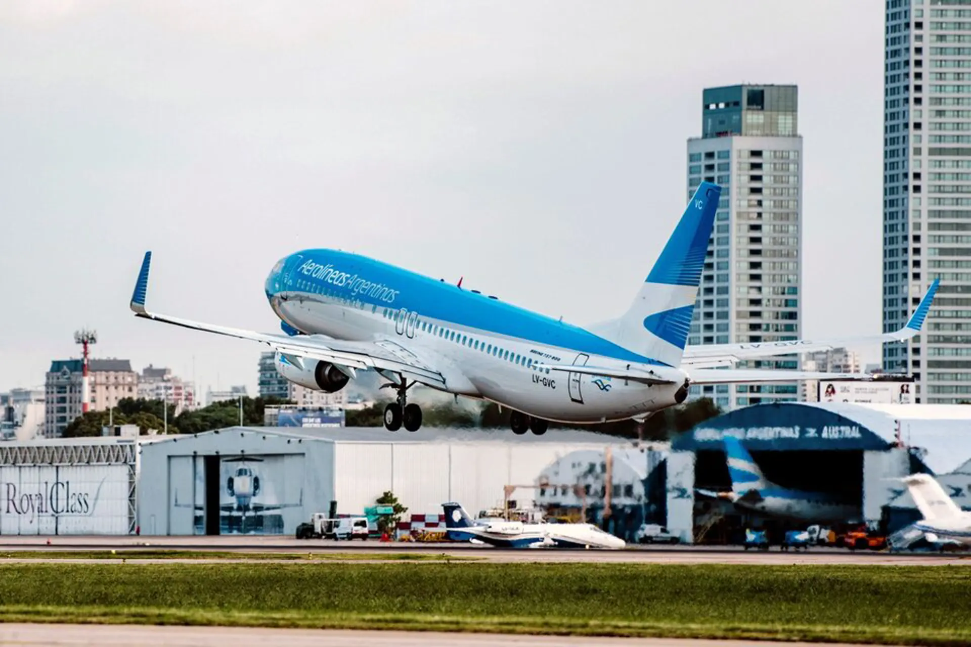 Aerolíneas Argentinas tendrá vuelos regionales con escala en Aeroparque