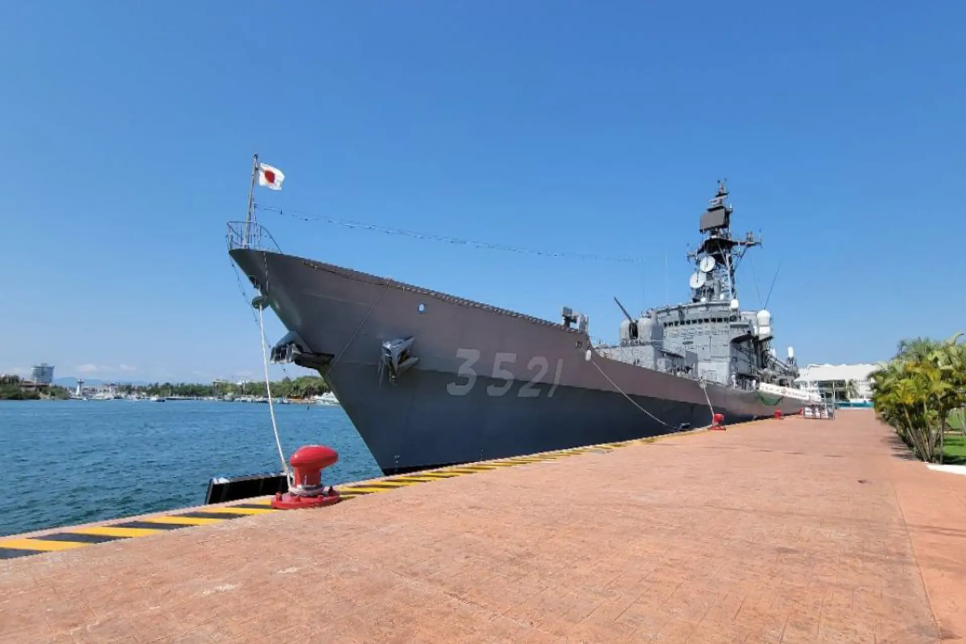 Buques de la Armada de Japón visitan Puerto Vallarta