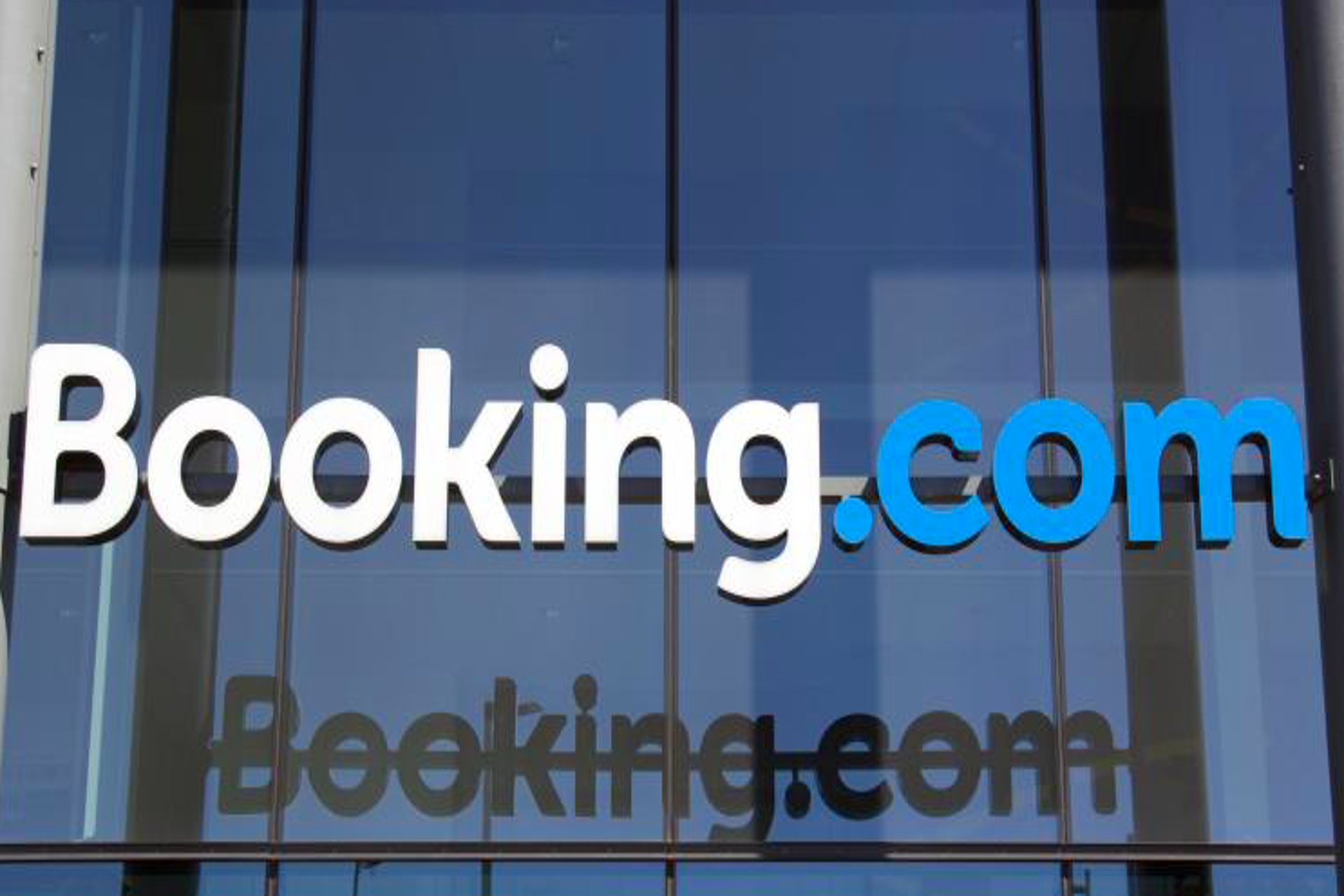 Booking anuncia recortes en su plantilla pese a obtener beneficios