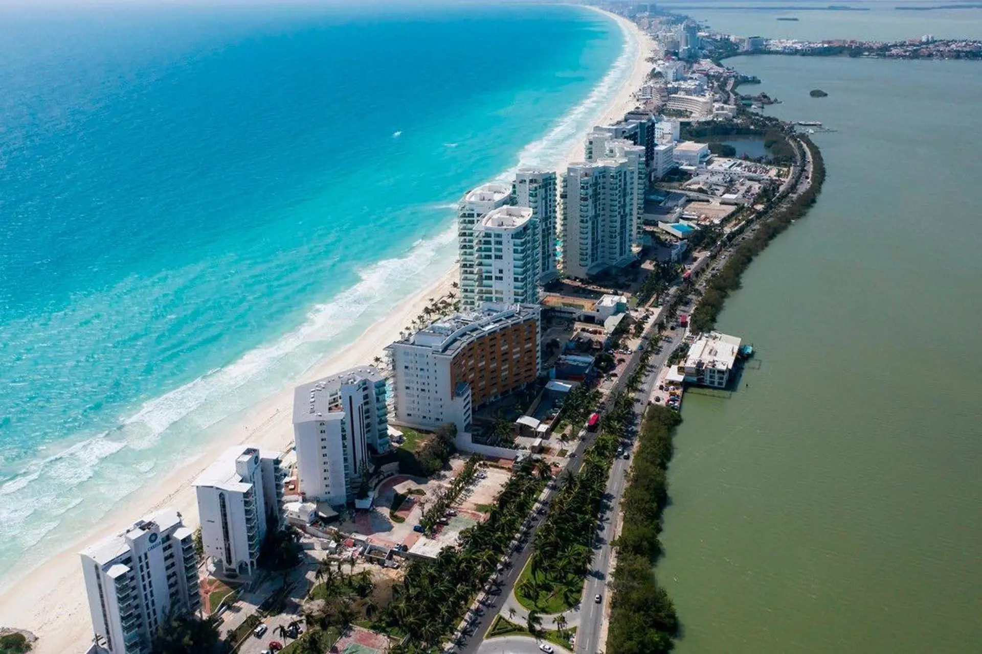 Cancún levanta su afluencia turística por reservas del receso invierno