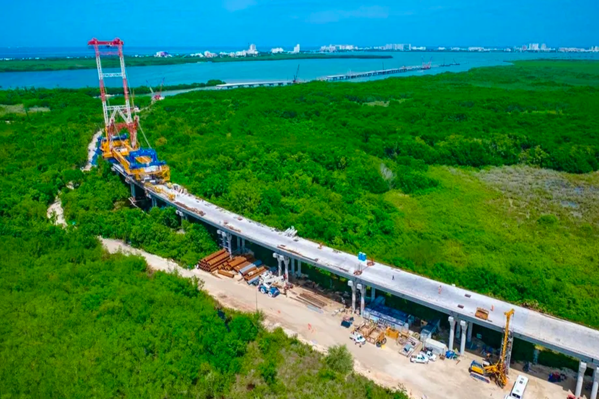 Cancún: avanza construcción de puente metálico sobre laguna Nichupté