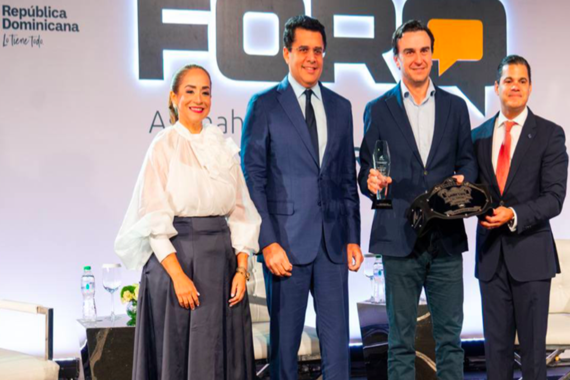 Los hoteleros de Rep. Dominicana premian a Abel Matutes