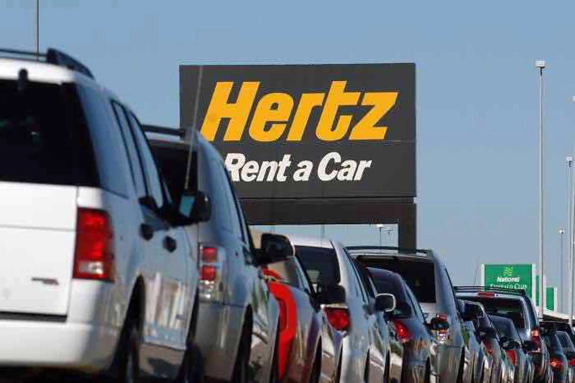 Dos fondos compran Hertz en 3.500 millones y la rescatan de la quiebra