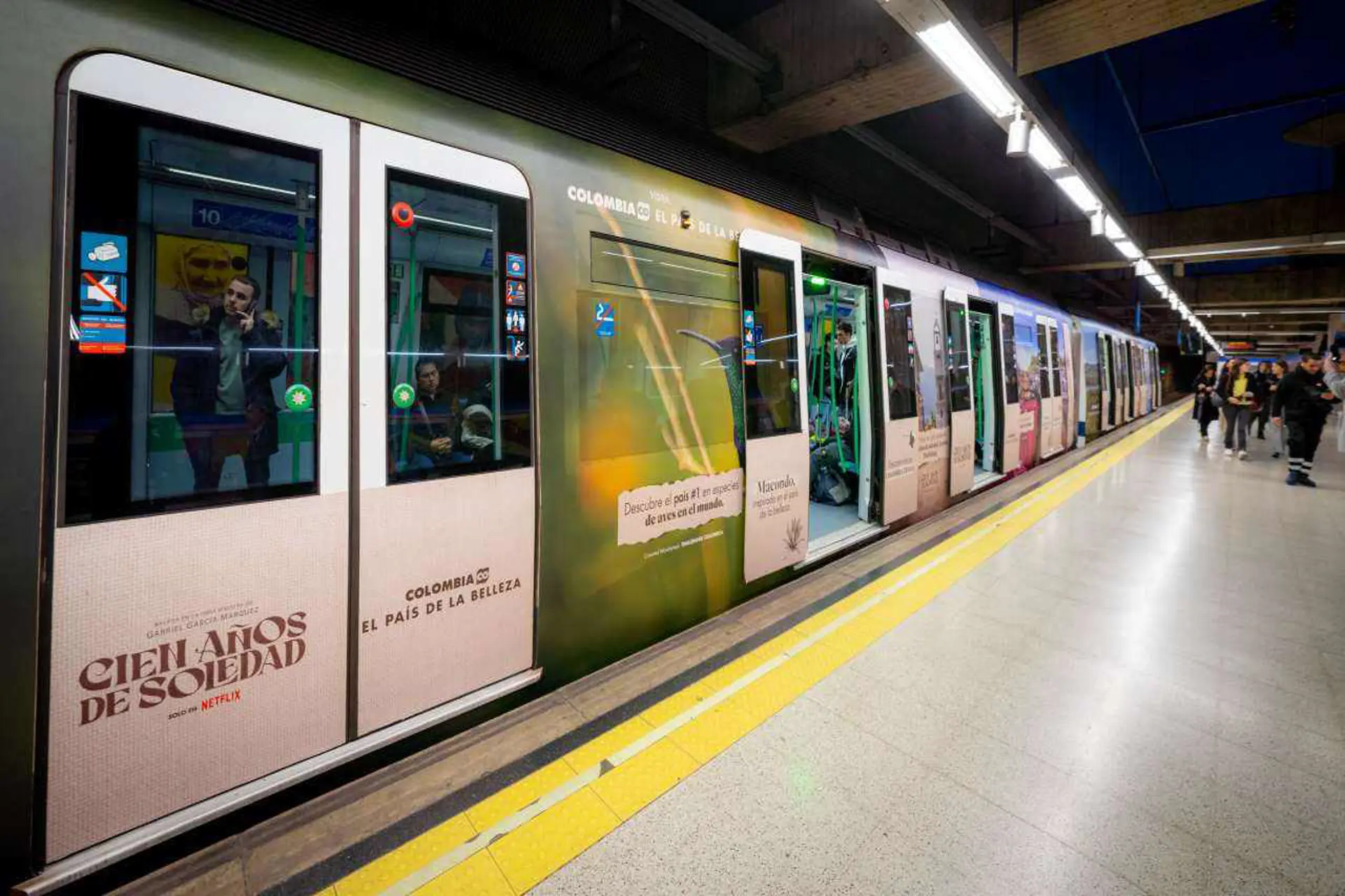 En Fitur, el Metro de Madrid se viste con la belleza de Colombia 