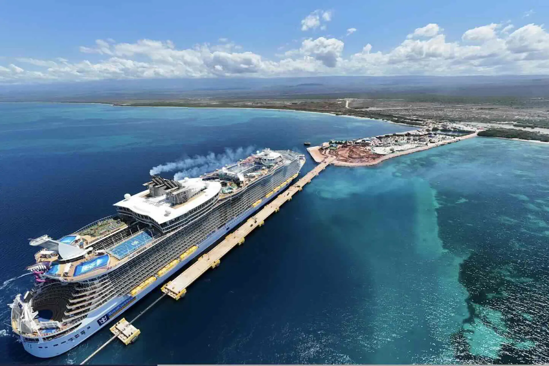 Pedernales recibe uno de los cruceros más grande del mundo