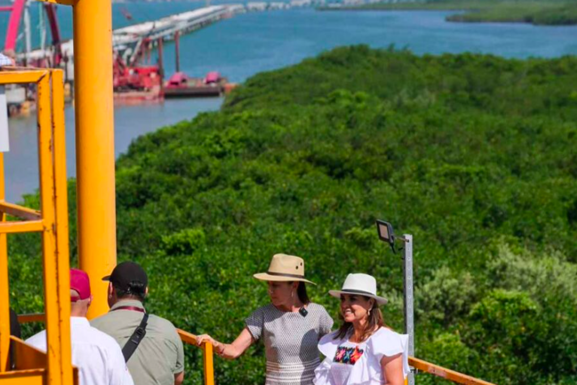 Cancùn: Sheinbaum y Lezama supervisan obras del Puente Nichupté