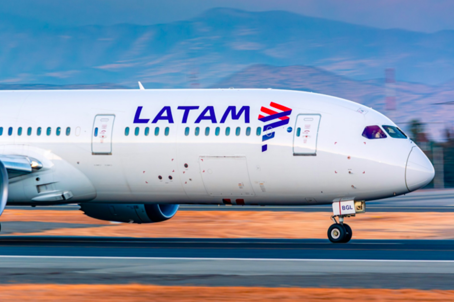 Latam Airlines gana 312 millones de euros en el primer trimestre 