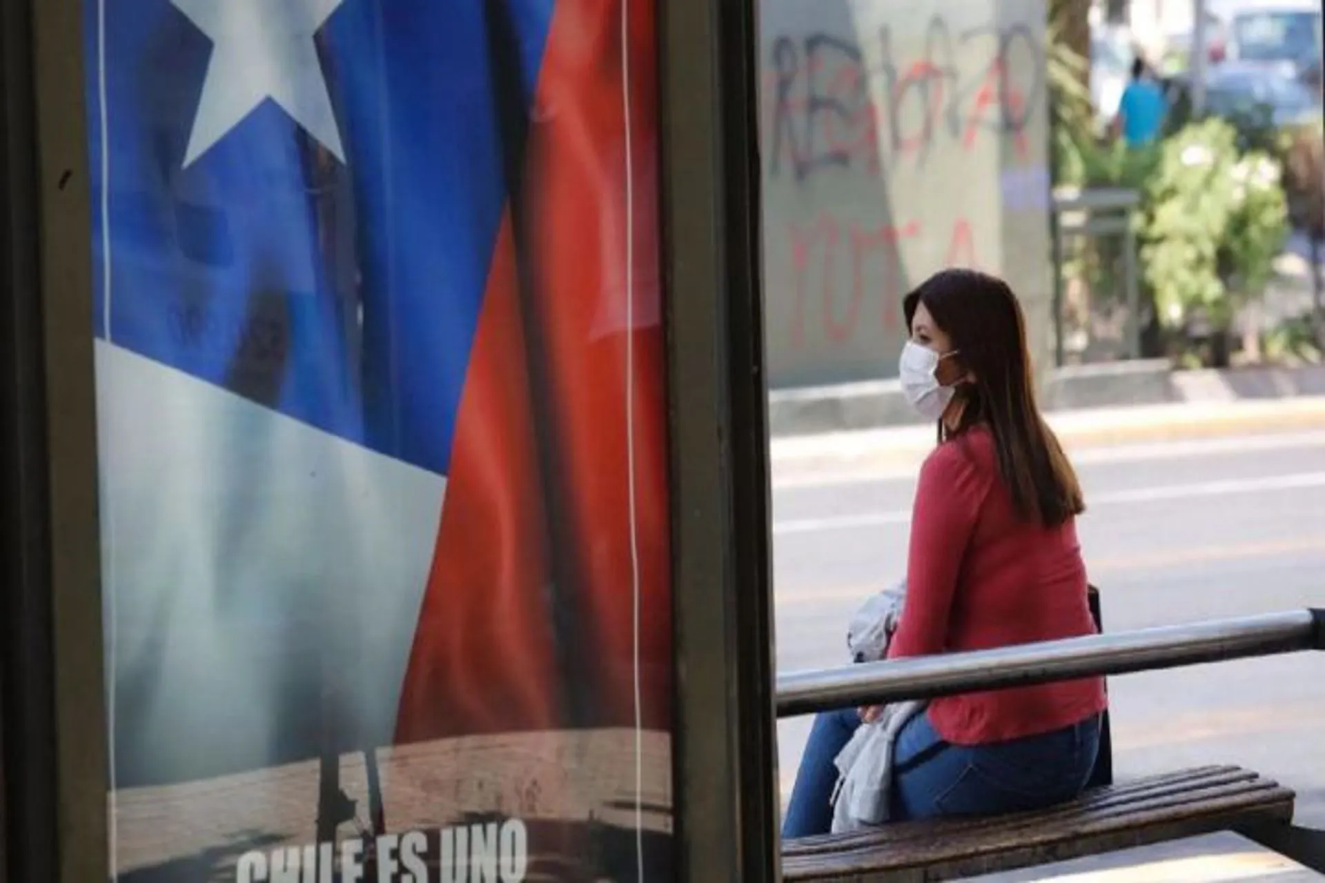 Chile dicta cuarentena en Santiago y envía viajeros a residencias 