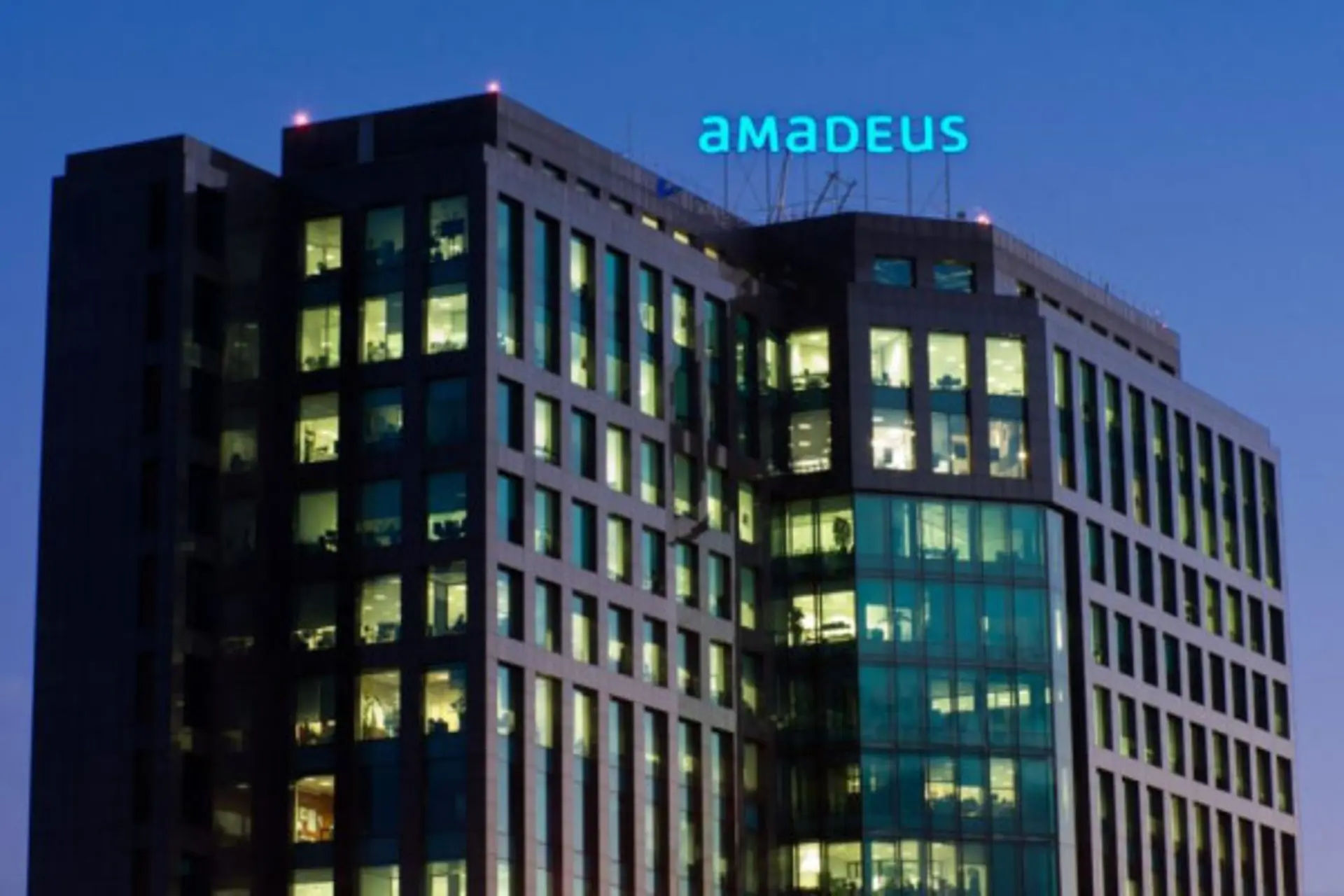 Amadeus aumenta su beneficio un 13%, hasta los € 355 millones Amadeus aumenta su beneficio un 13%, hasta los € 355 millones