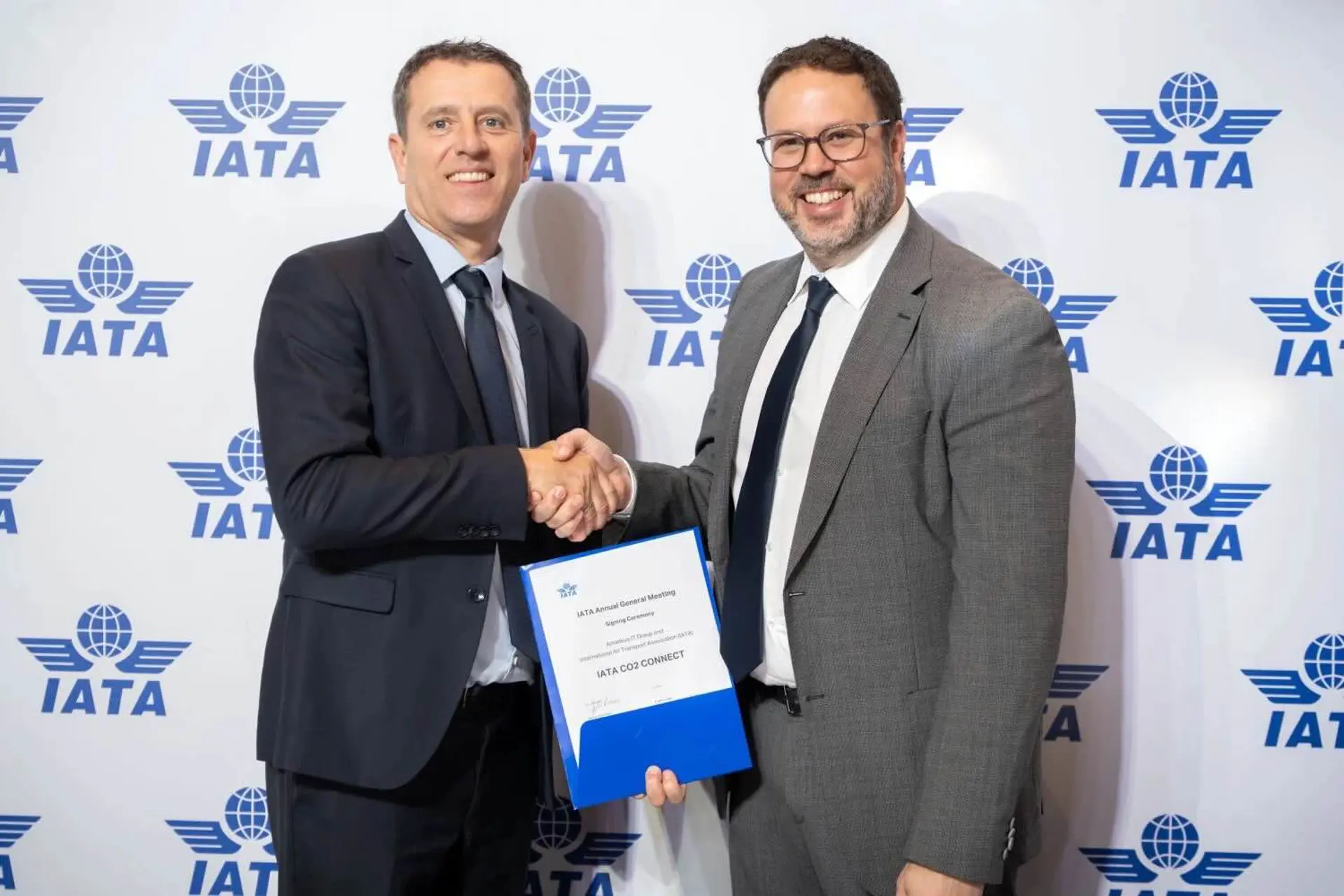 IATA CO2 Connect integrado en la plataforma de viajes de Amadeus