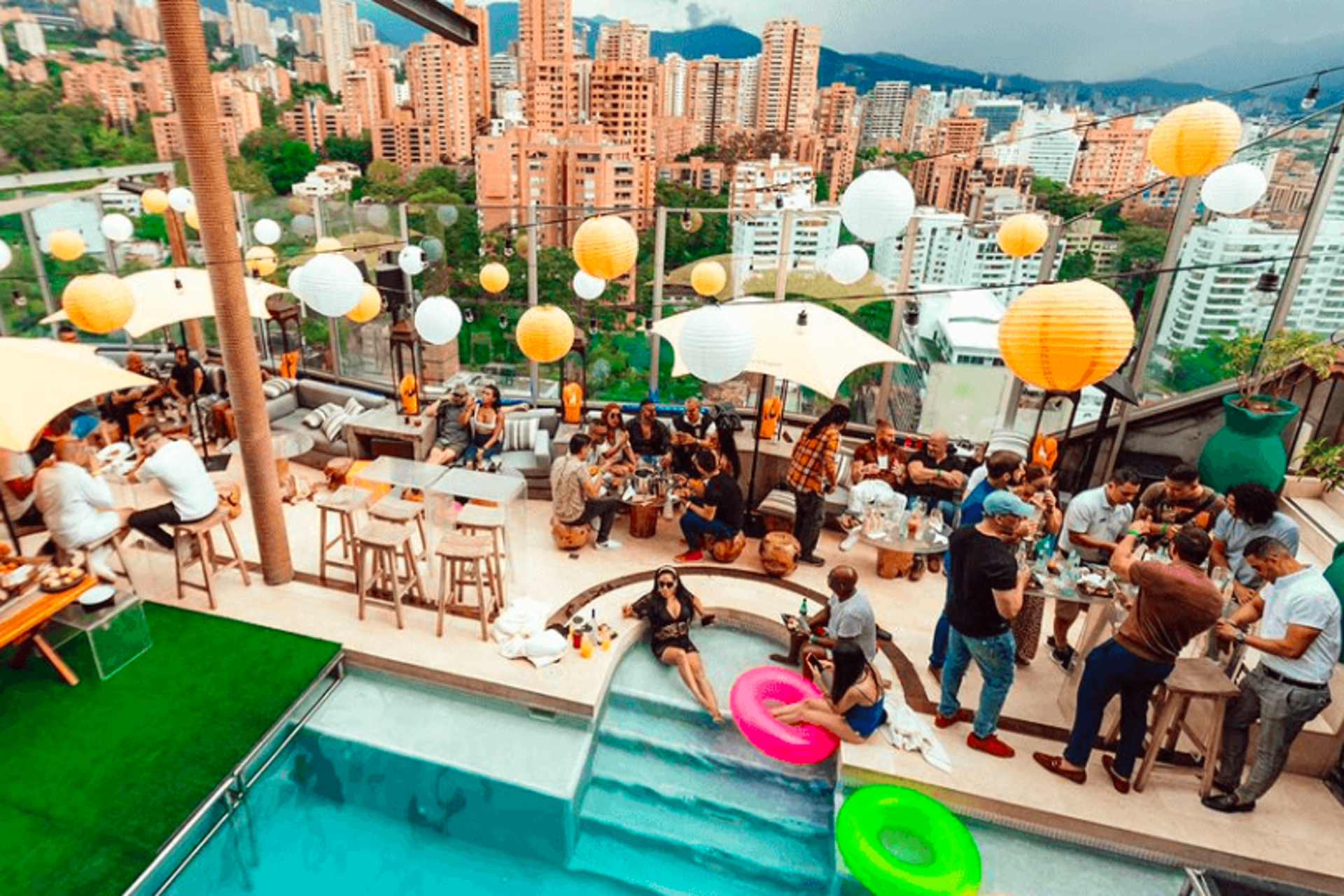 Medellín se suma al auge global de bares en terrazas urbanas Medellín se suma al auge global de bares en terrazas urbanas