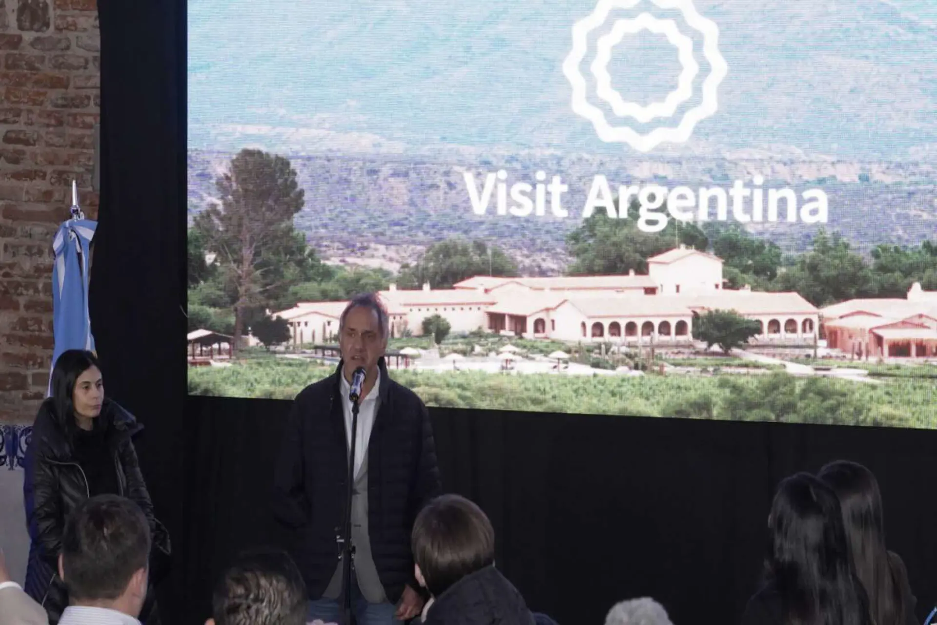 Scioli aseguró que acompaña con desregulación y desburocratización Scioli aseguró que acompaña con desregulación y desburocratización