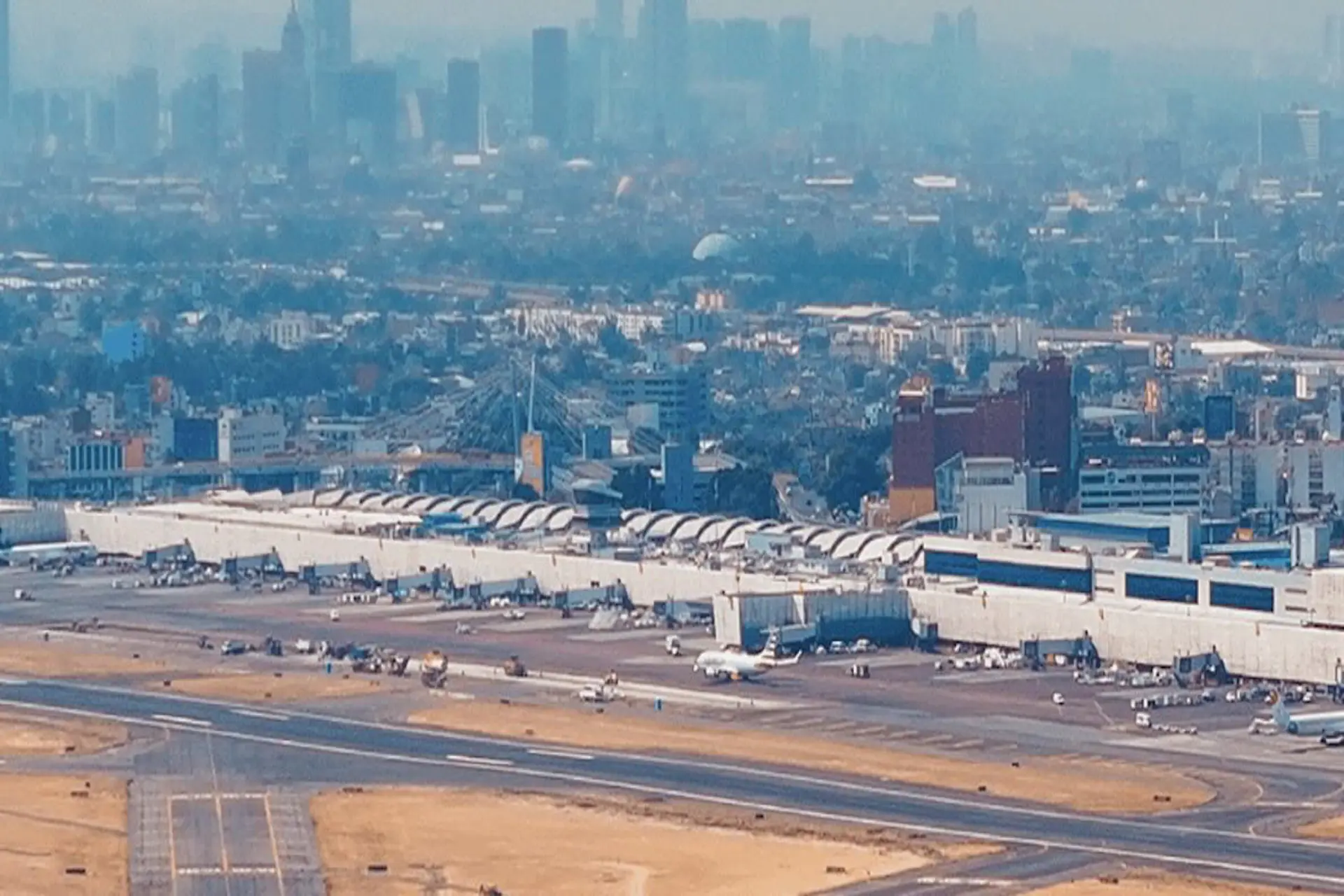 México destinará 134 mil millones MXN para modernizar 62 aeropuertos México destinará 134 mil millones MXN para modernizar 62 aeropuertos
