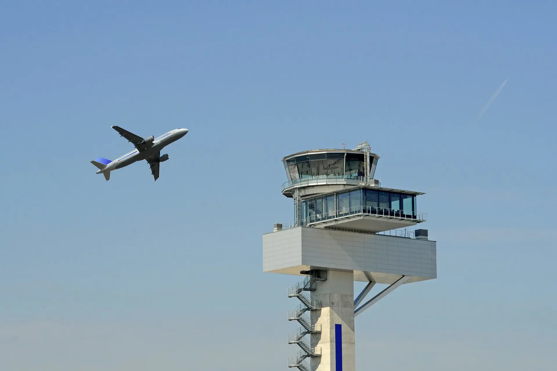 Asociaciones aéreas en Argentina preocupadas por paros anunciados 