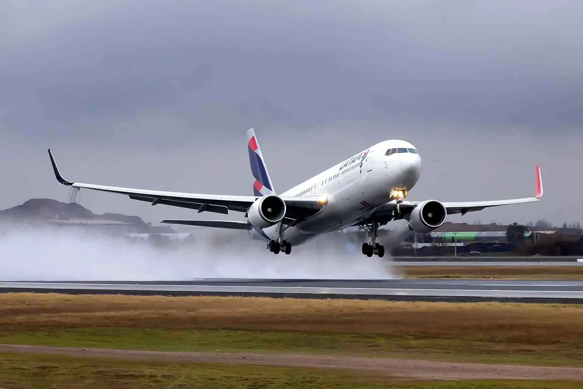 Pasajeros reconocen a LATAM con la máxima calificación en los APEX