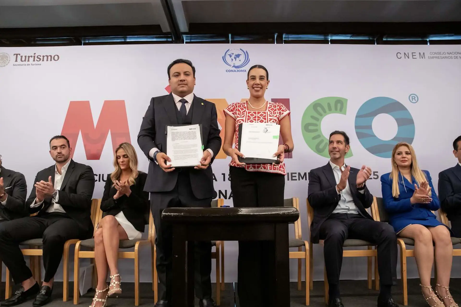 Sectur y Conajo MX firman convenio para el uso de la marca México