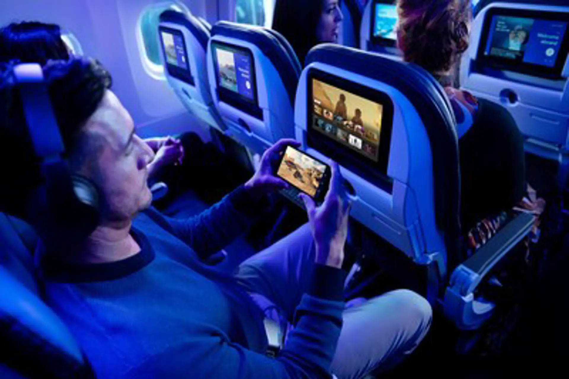 United programa el despegue del 1º vuelo equipado con Starlink