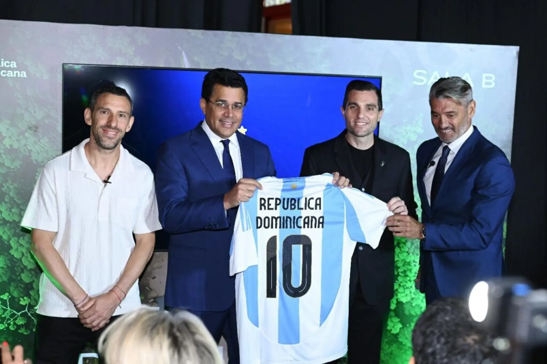 Un caribeño en Palermo: Collado mostró lo nuevo de Rep. Dominicana