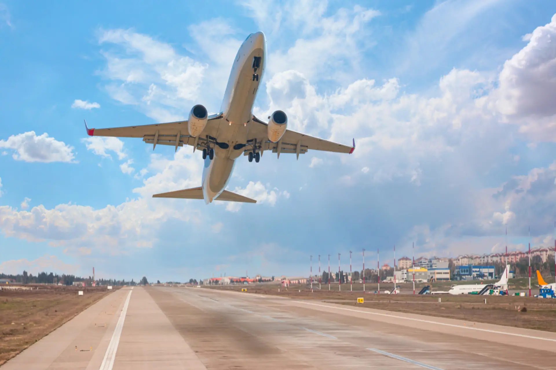 Aerolíneas prevén crecer en Latinoamérica, pero piden bajar las tasas