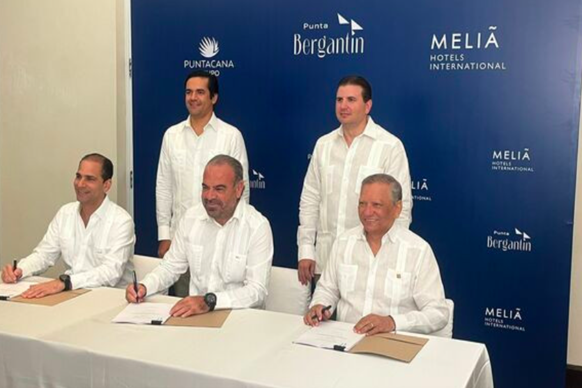 Colocan la primera piedra del proyecto Meliá Bergantín Beach en RD