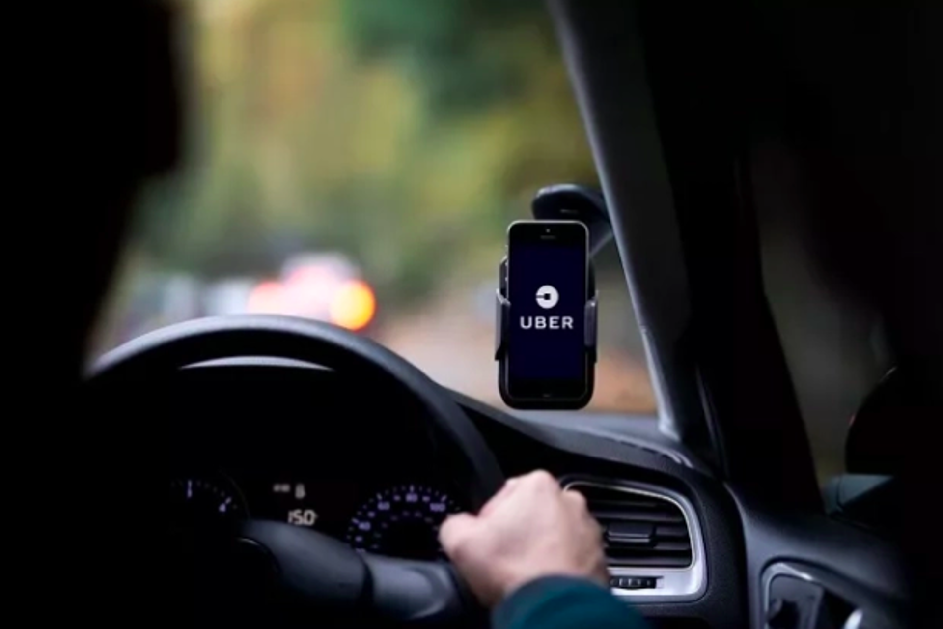 Uber ya podrá transportar pasajeros en aeropuertos de México