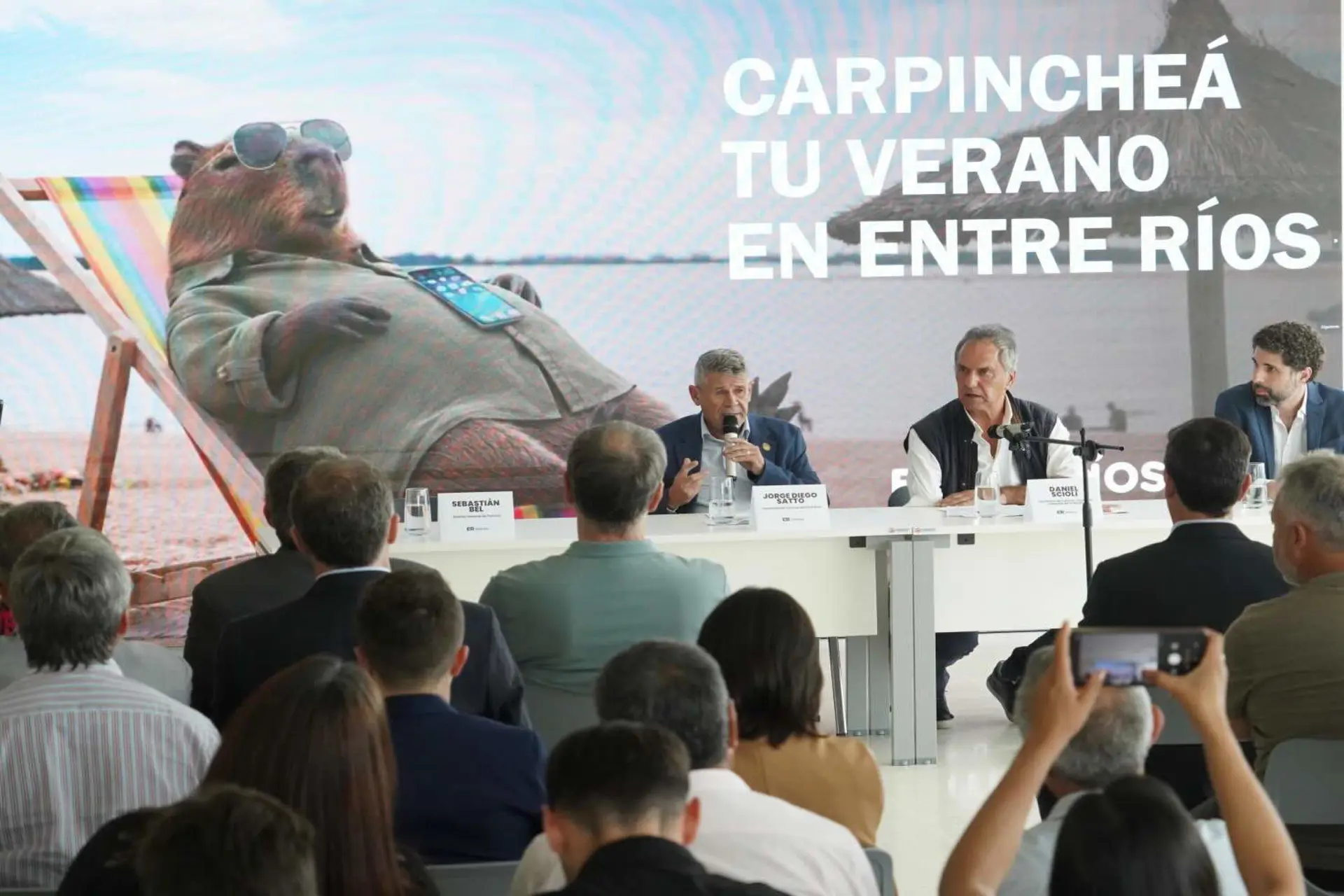 Scioli se reunió con el gobernador Frigerio y el sector turístico 