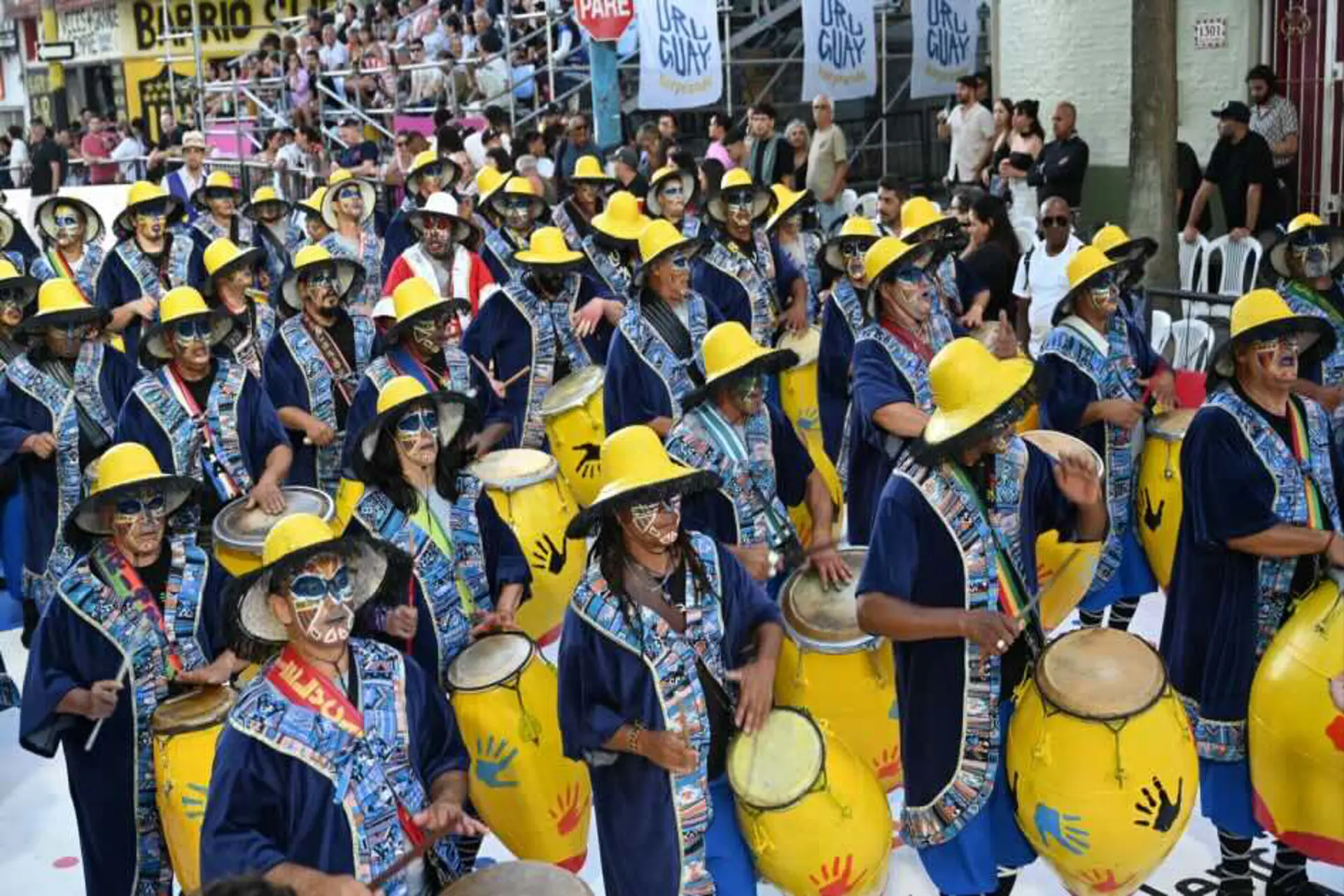 70 años de los desfiles de Llamadas en Uruguay: candombe y cultura