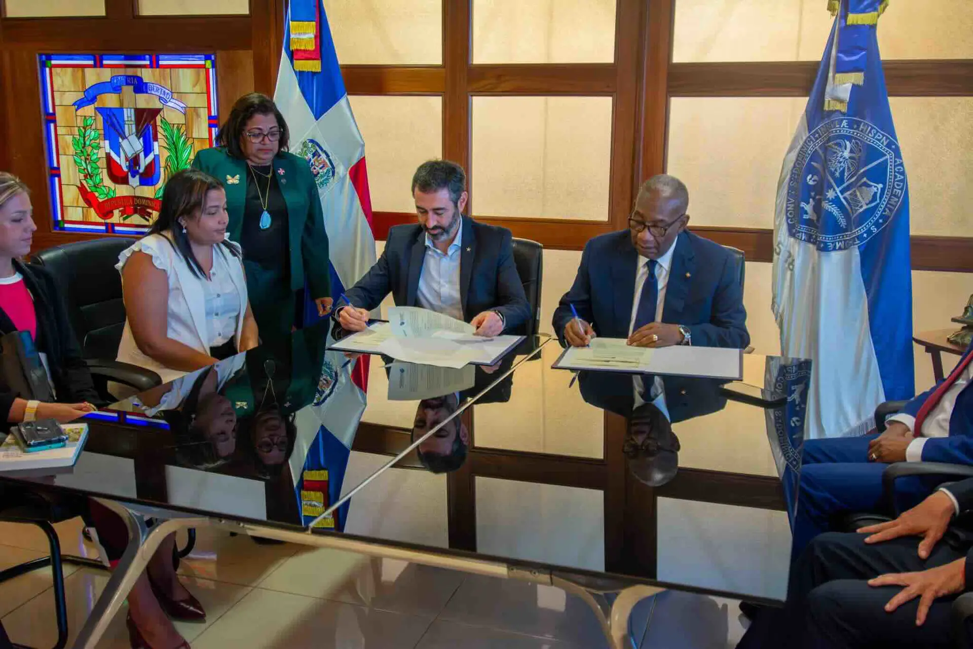 Iberostar y UASD acuerdan fortalecer la conservación marina en RD